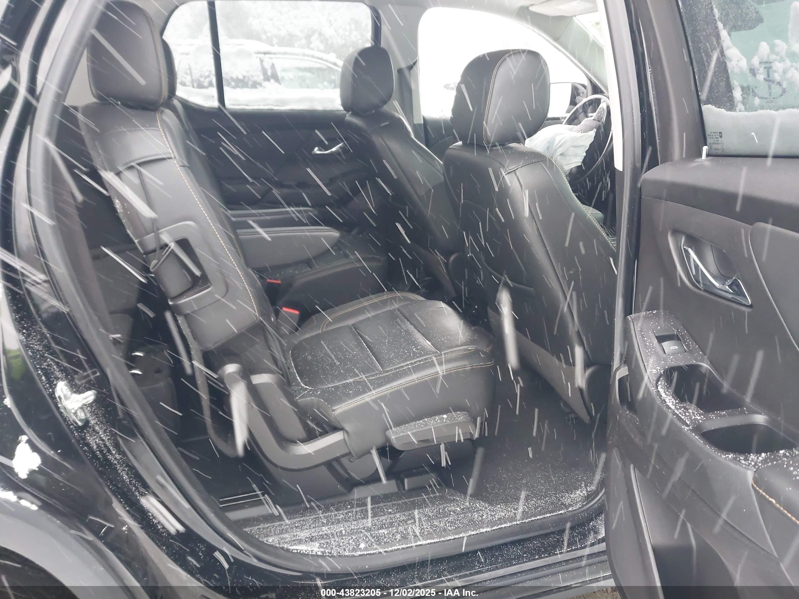 CHEVROLET TRAVERSE image 8