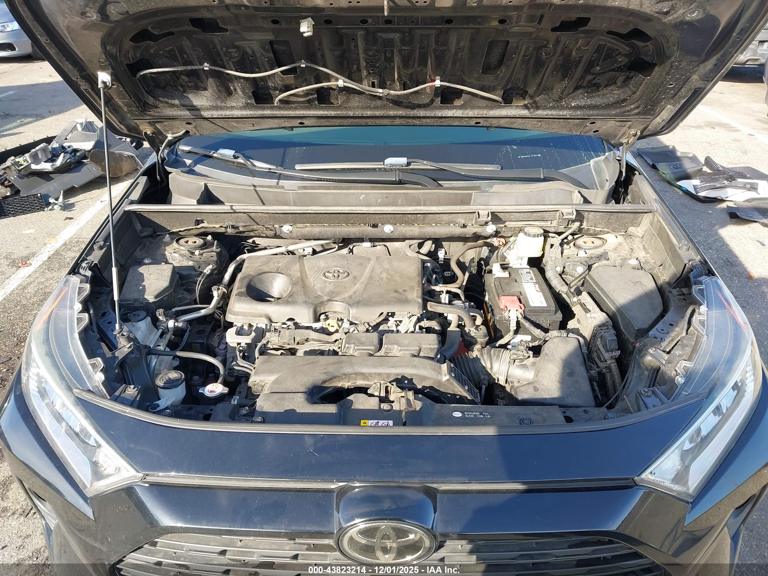 TOYOTA RAV4 image 10