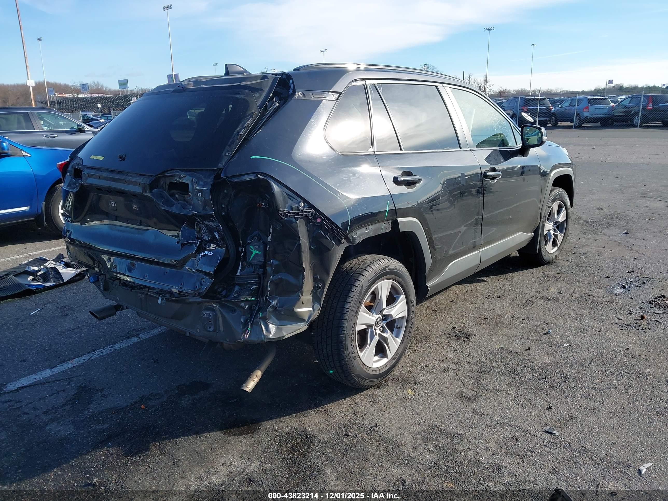TOYOTA RAV4 image 4