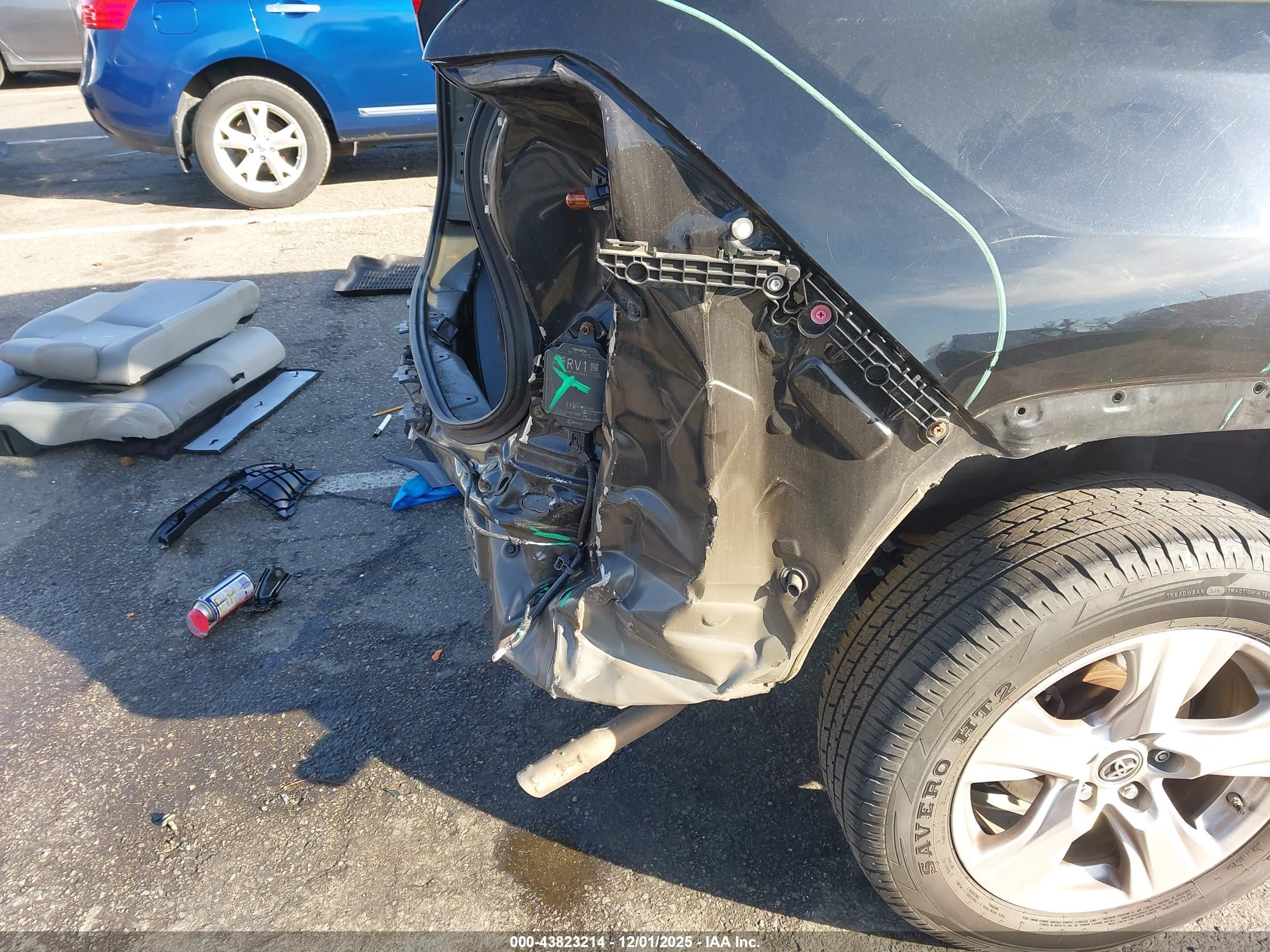 TOYOTA RAV4 image 6