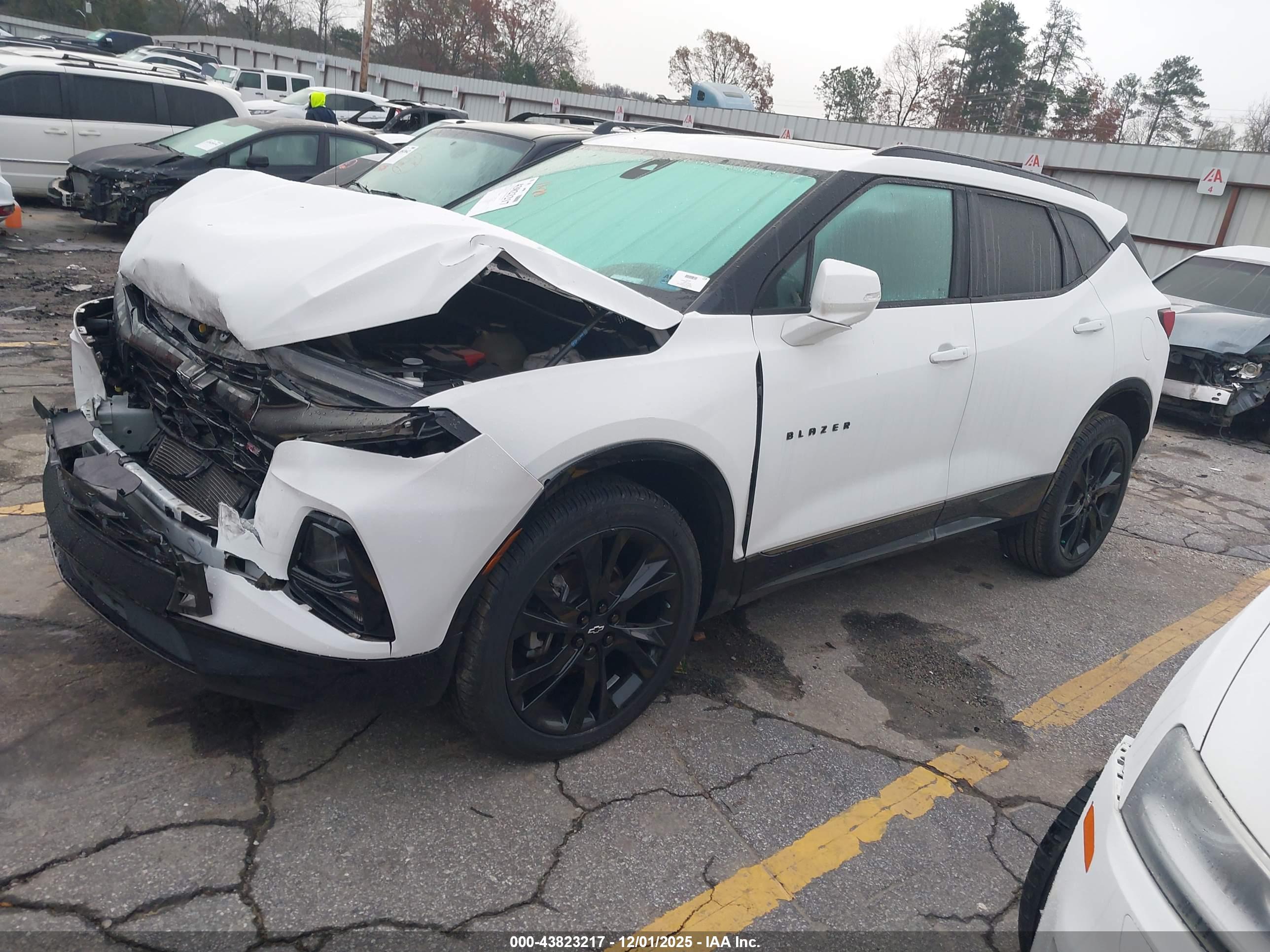 CHEVROLET BLAZER image 2