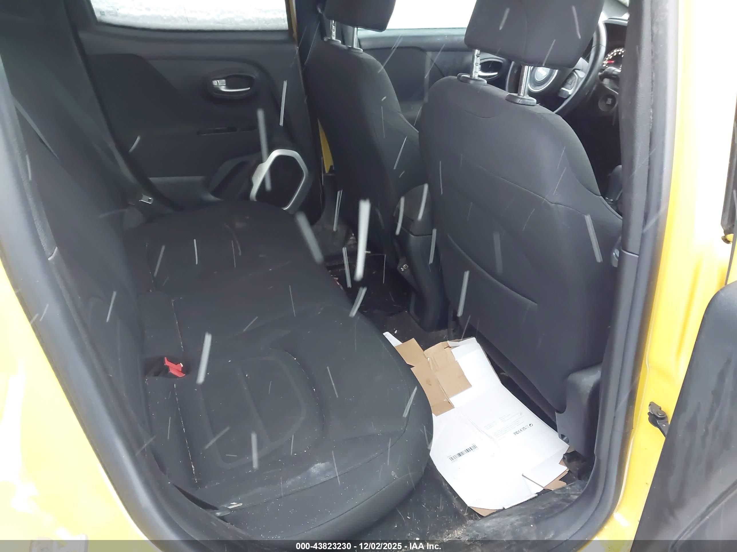 JEEP RENEGADE image 8