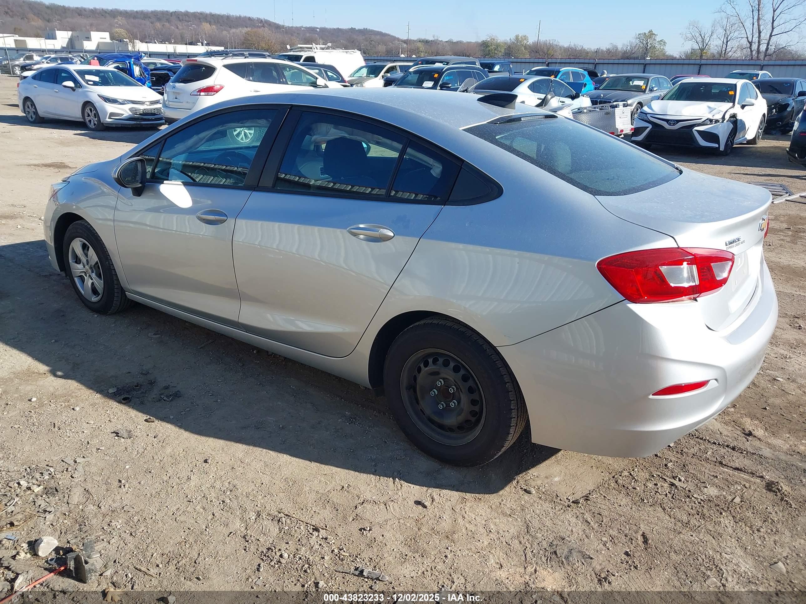 CHEVROLET CRUZE image 3