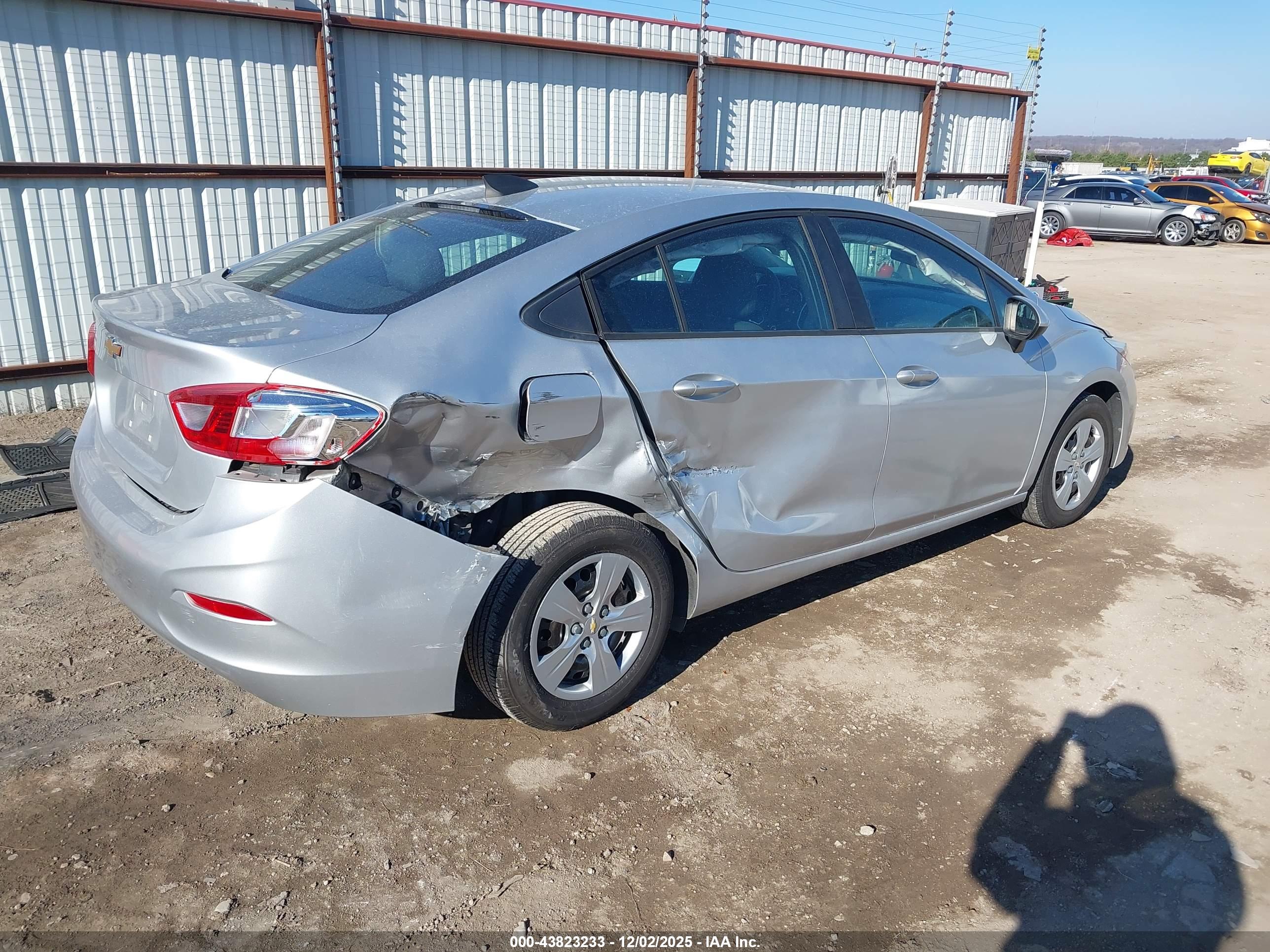 CHEVROLET CRUZE image 4