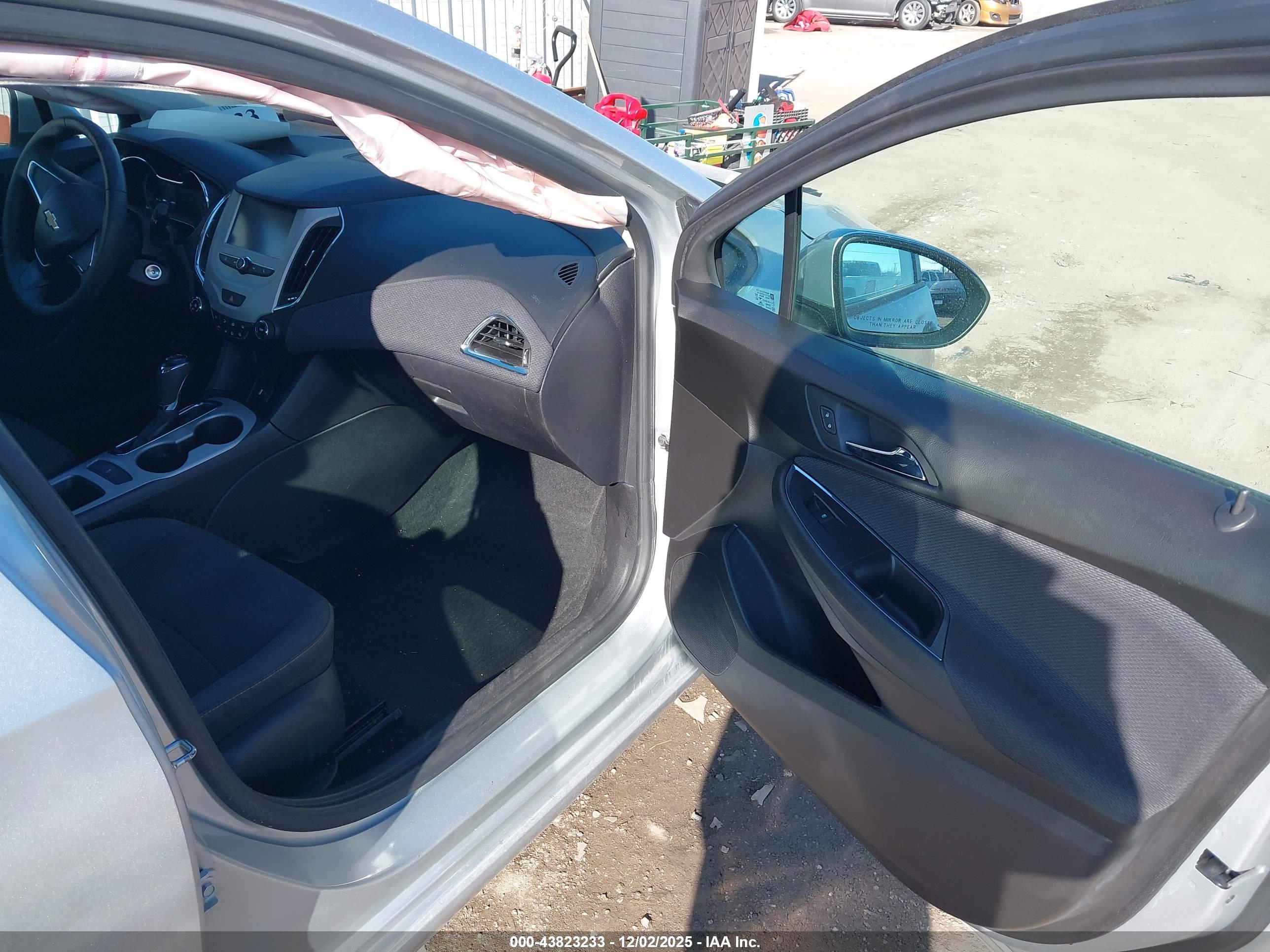 CHEVROLET CRUZE image 5