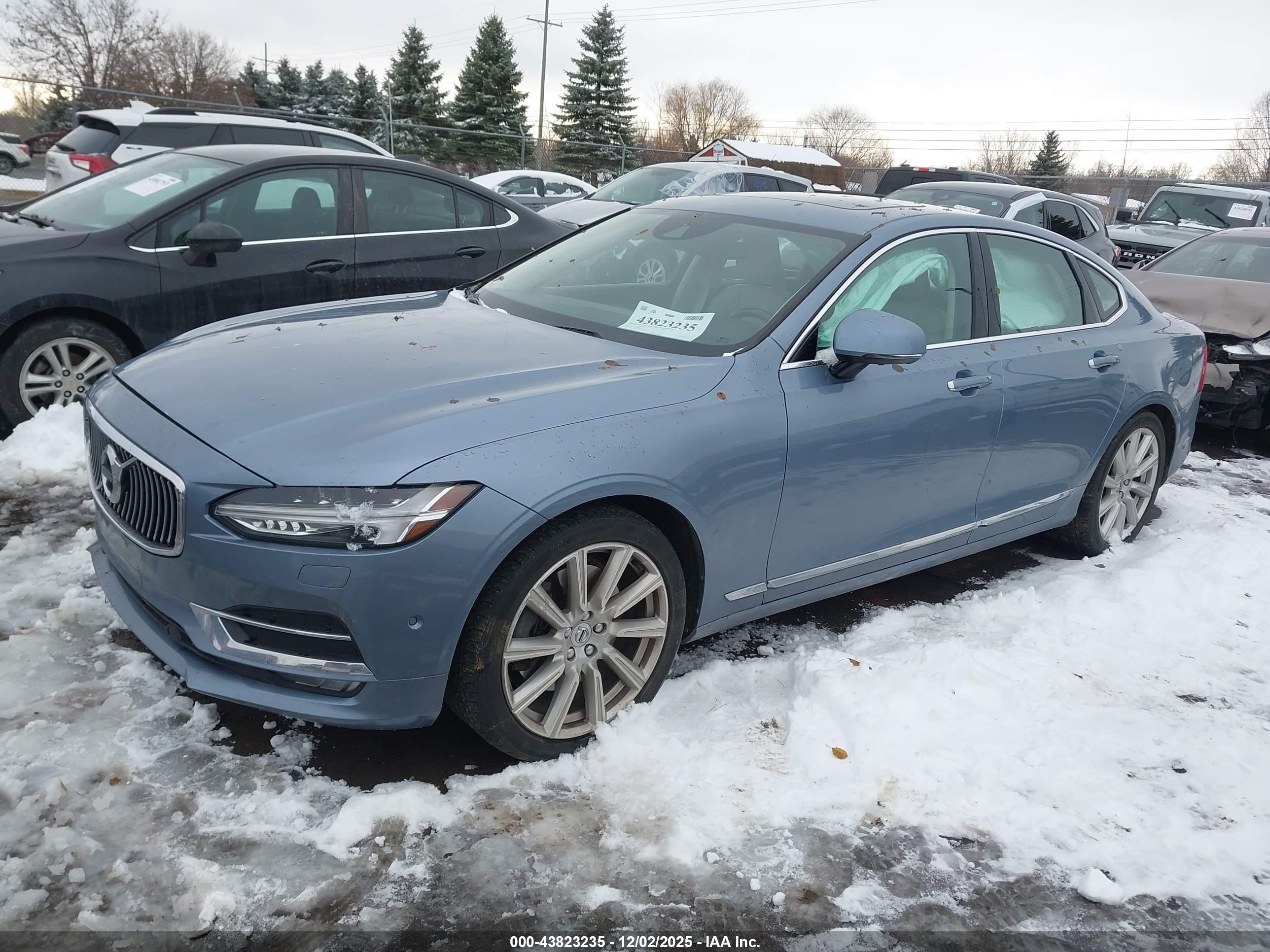 VOLVO S90 image 2