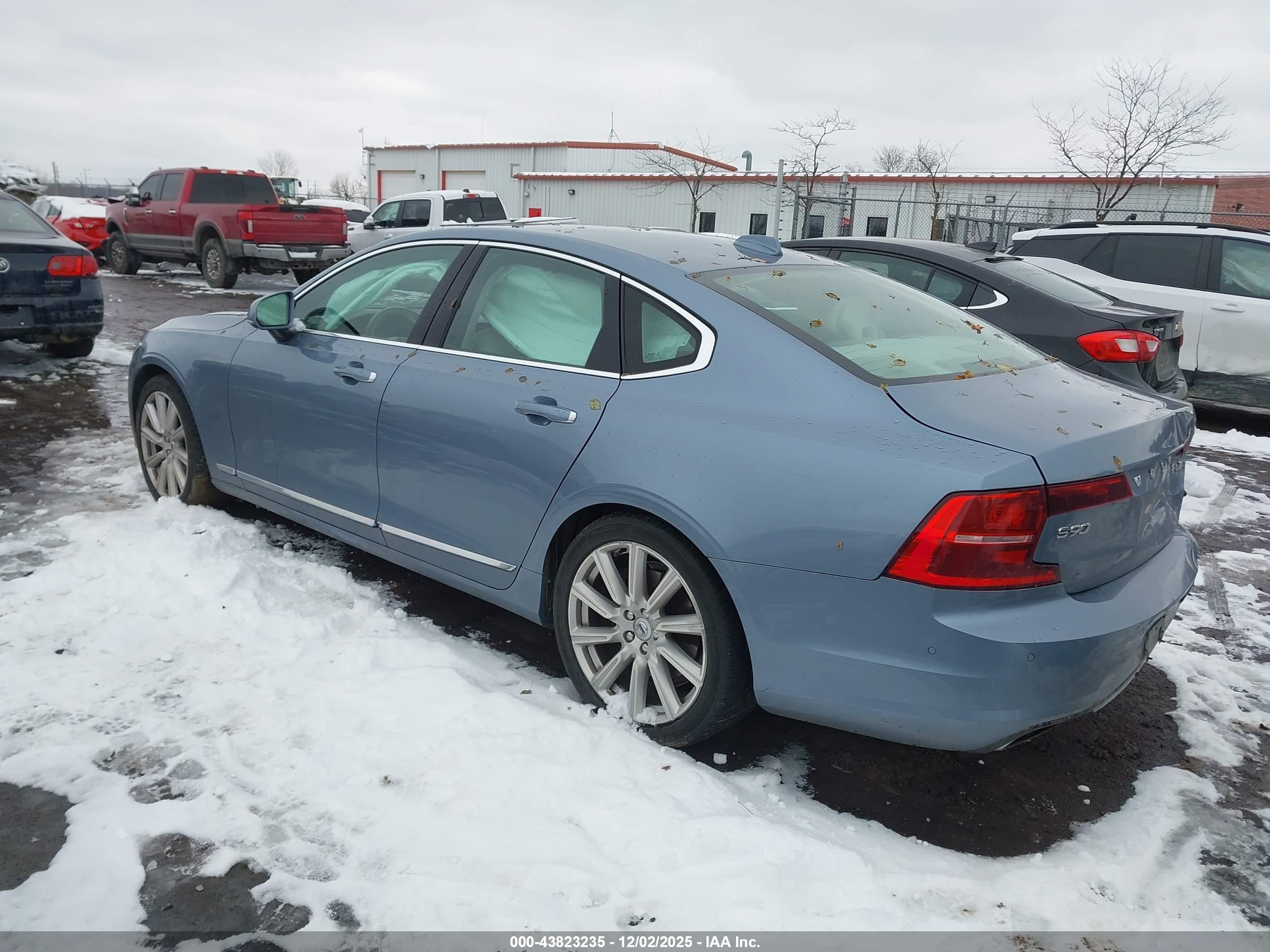VOLVO S90 image 3