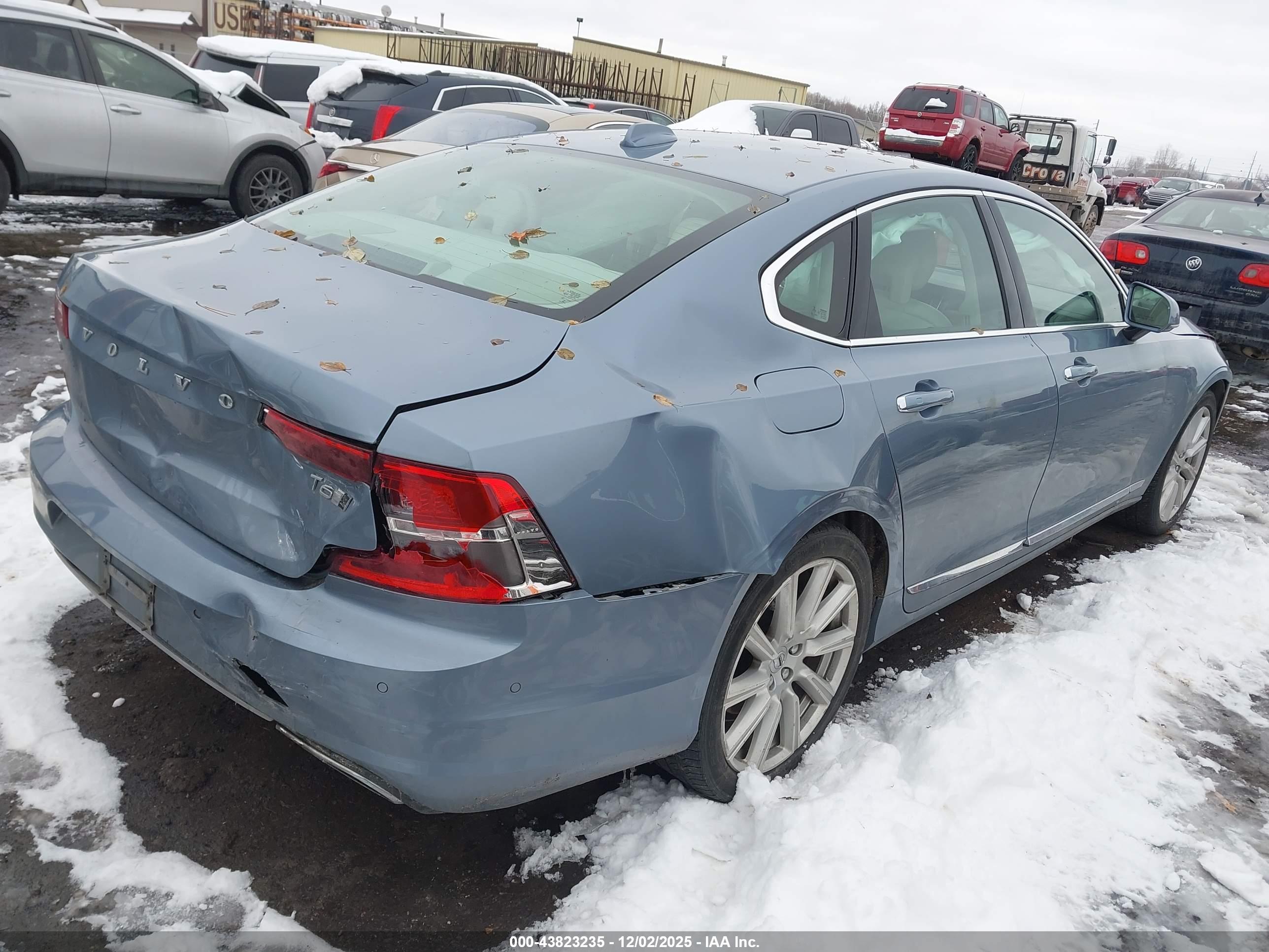 VOLVO S90 image 4