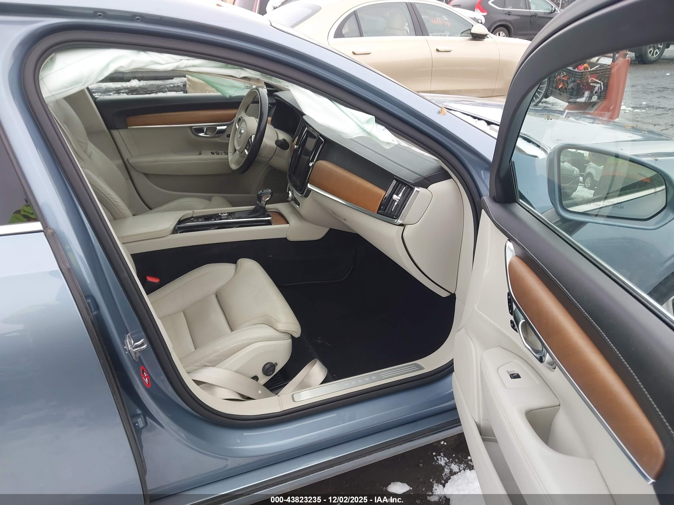VOLVO S90 image 5