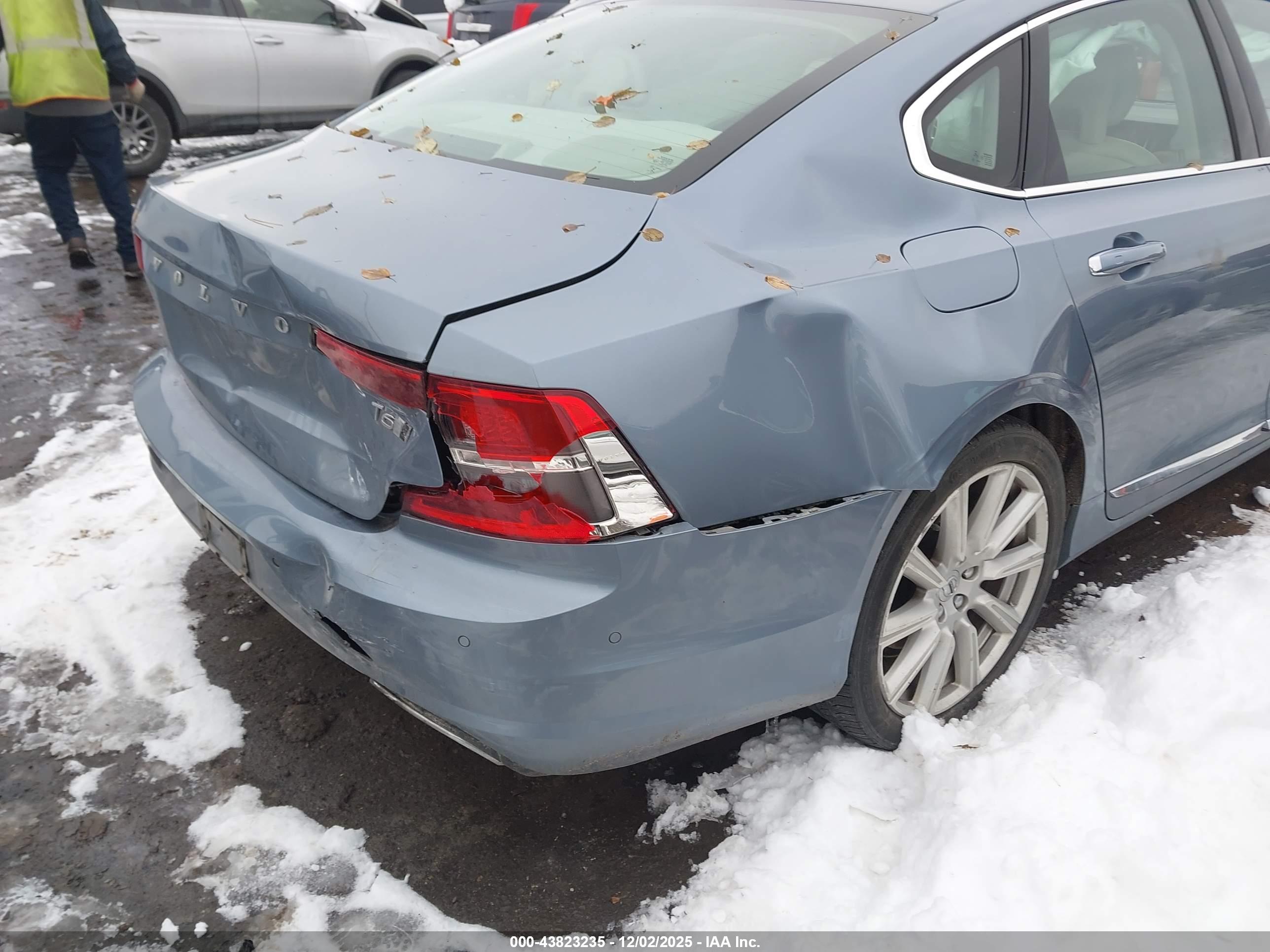 VOLVO S90 image 6