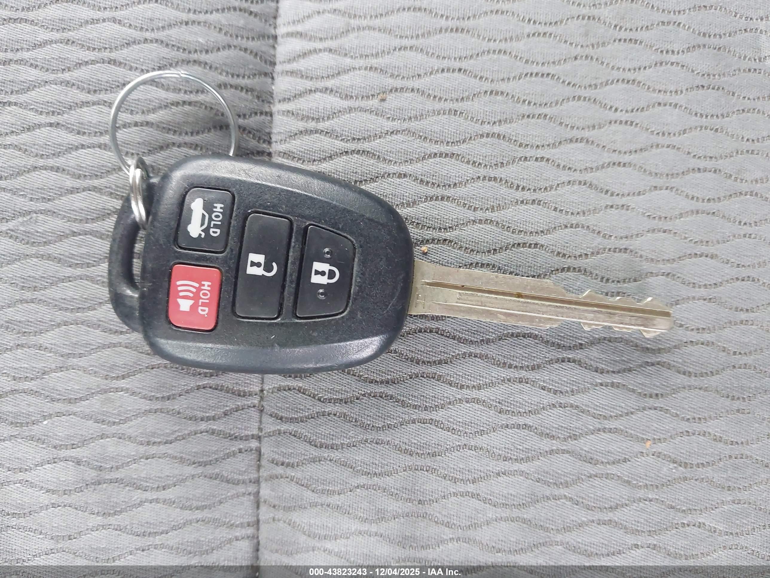 TOYOTA COROLLA image 11