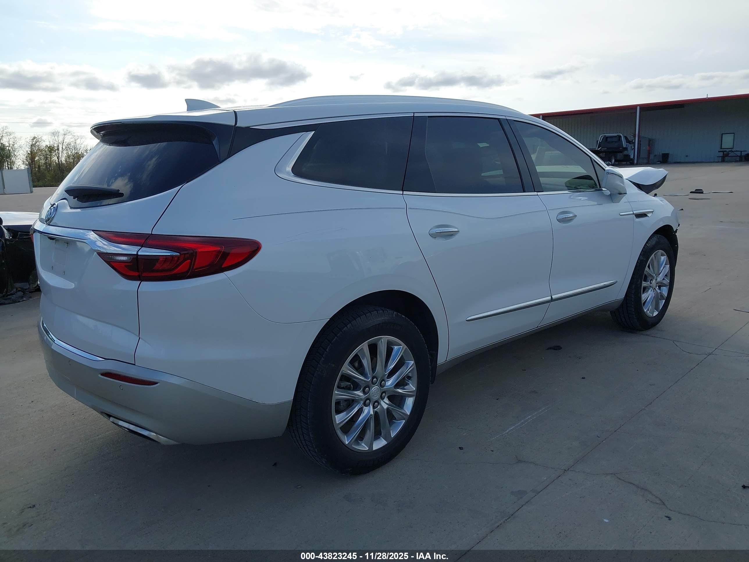 BUICK ENCLAVE image 4