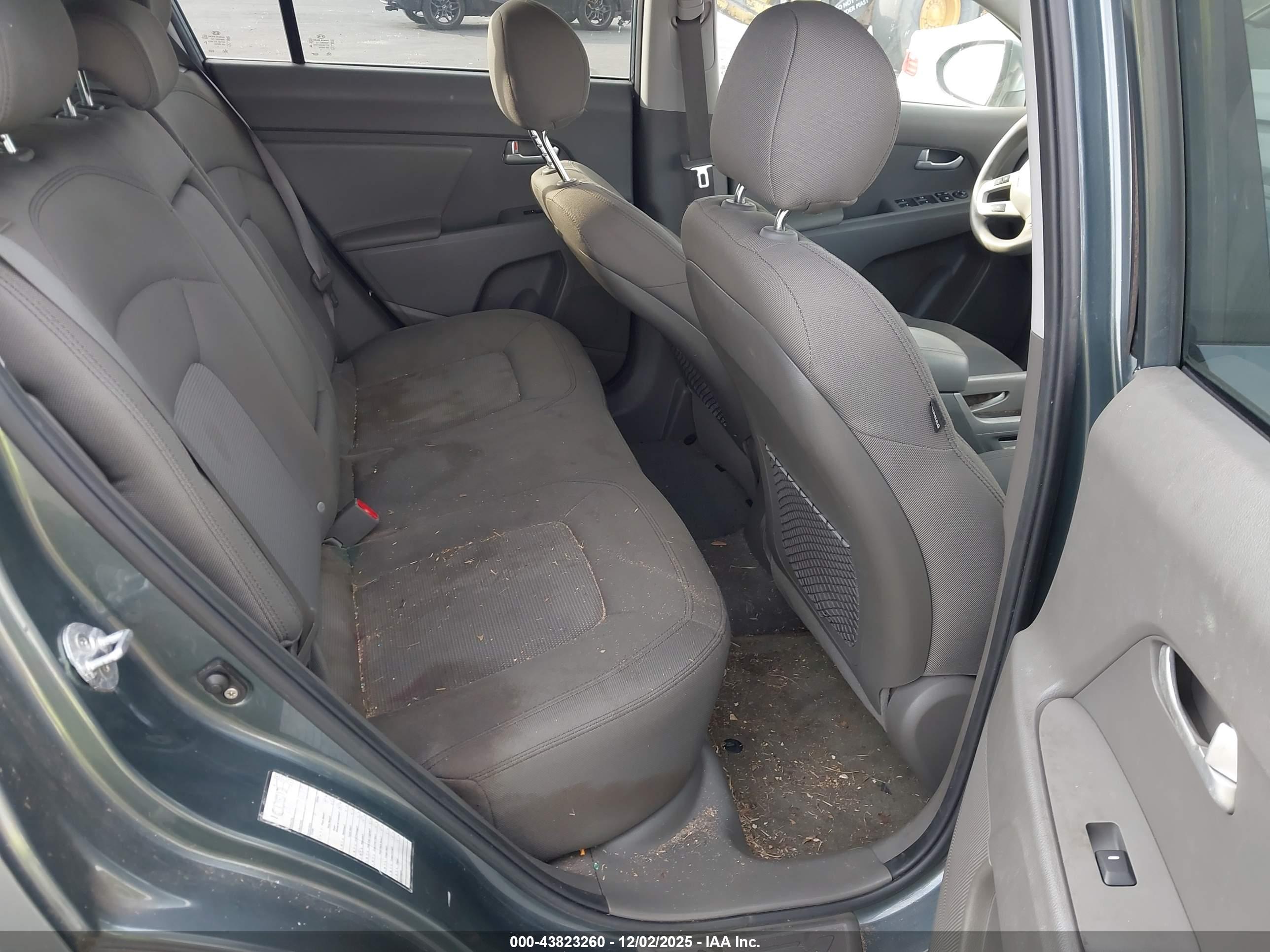 KIA SPORTAGE image 8