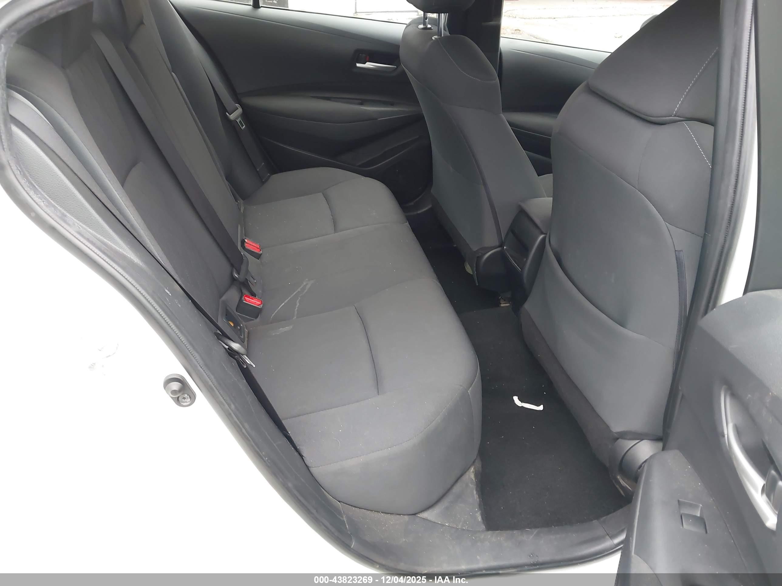 TOYOTA COROLLA image 8