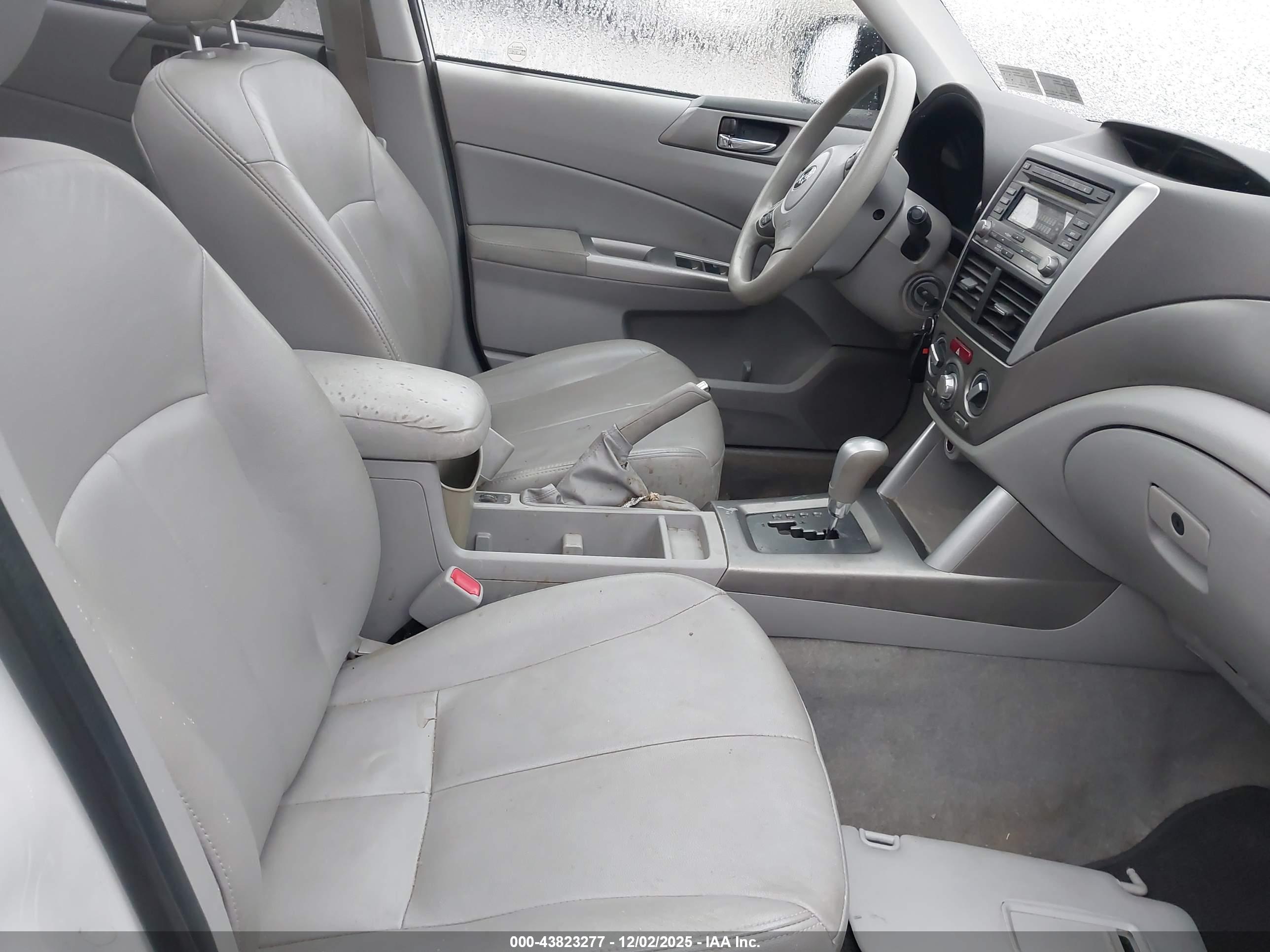 SUBARU FORESTER image 5