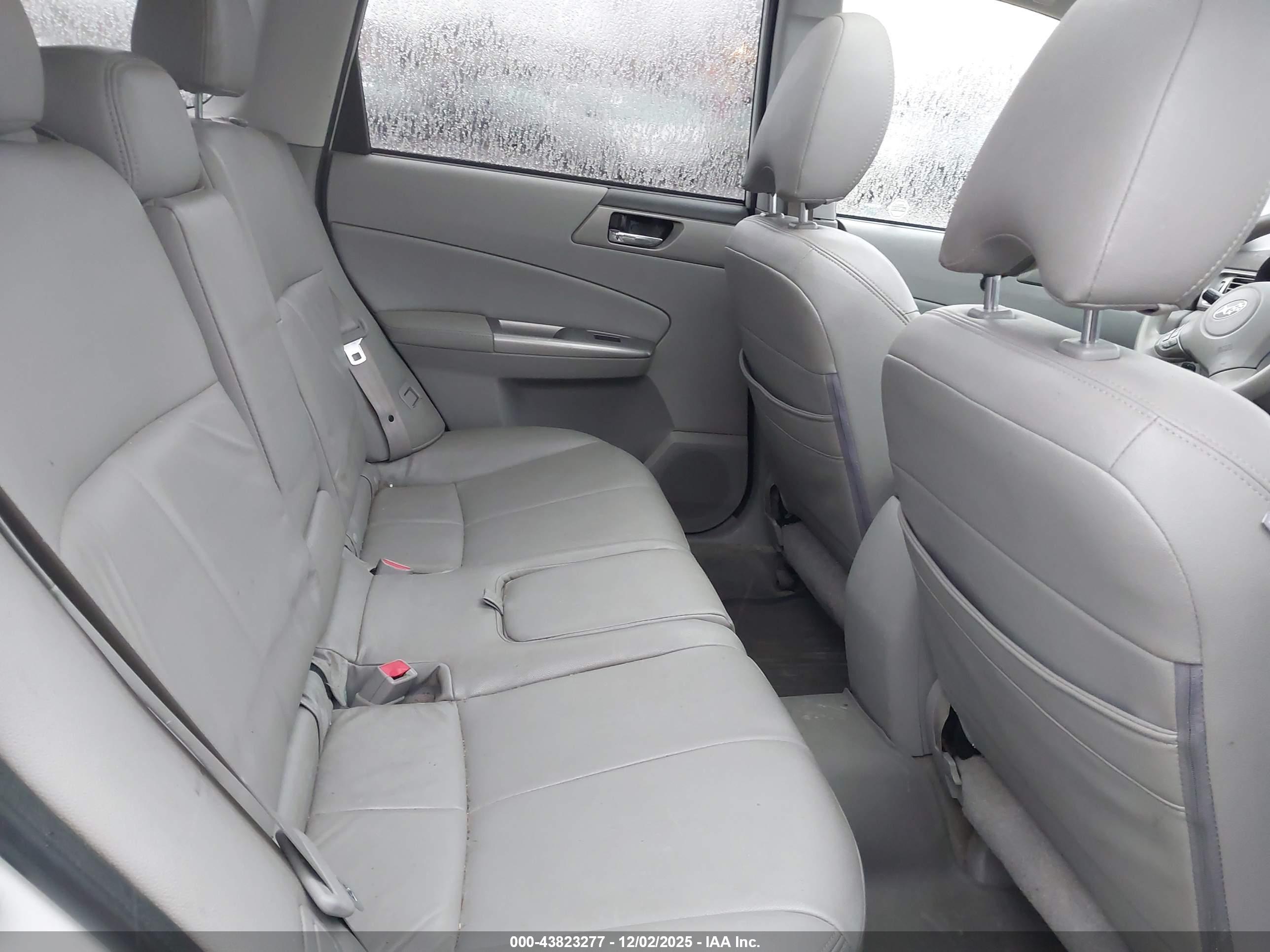 SUBARU FORESTER image 8