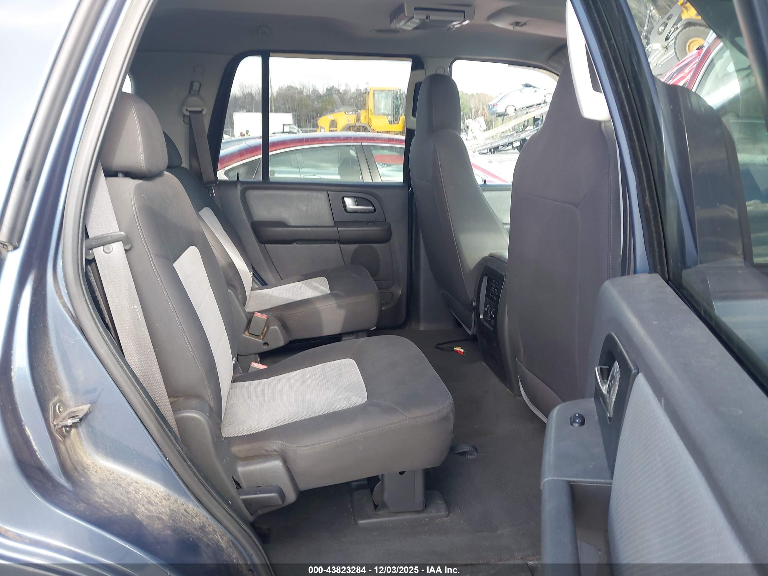 FORD EXPEDITION image 8