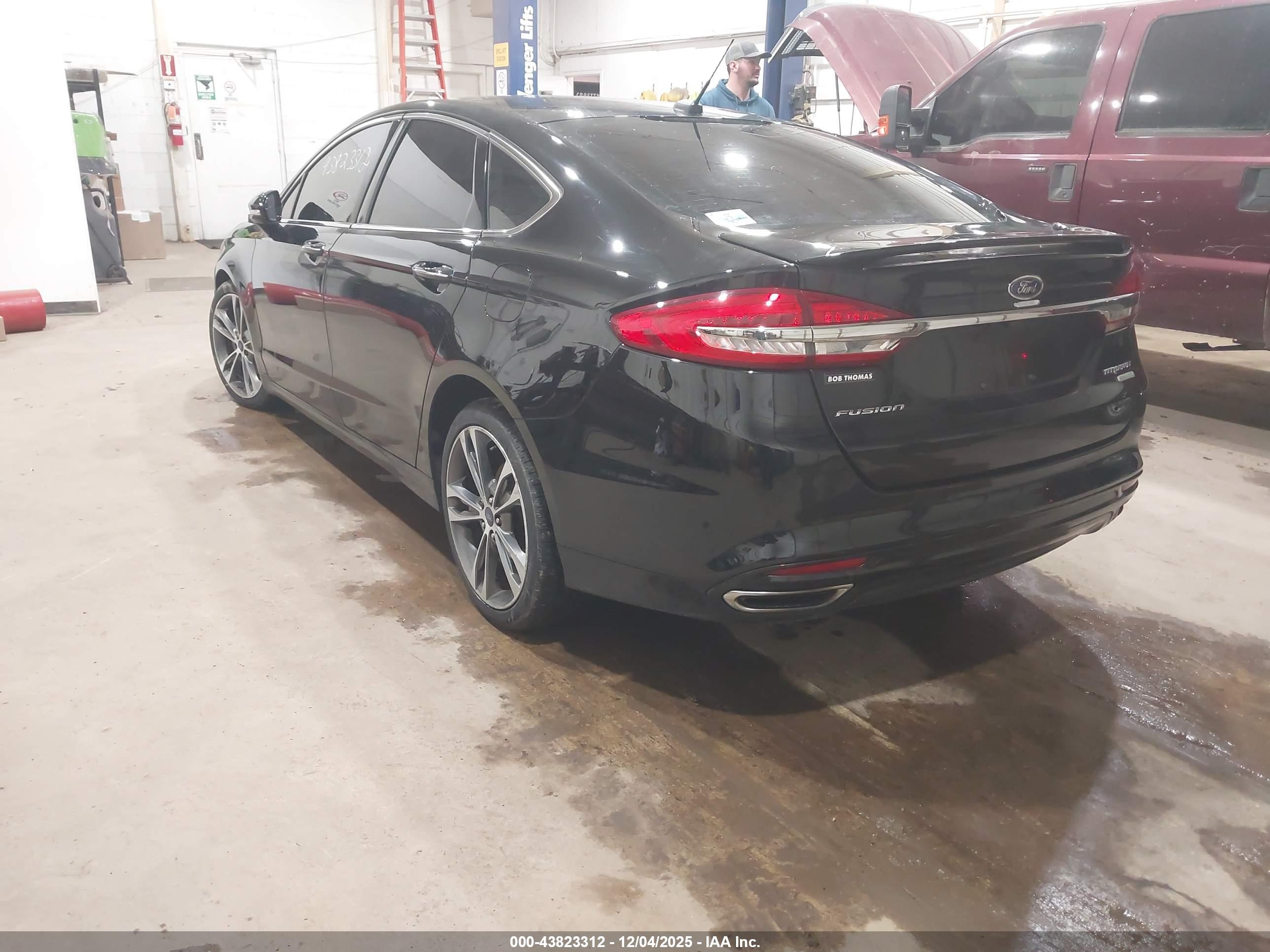 FORD FUSION image 3