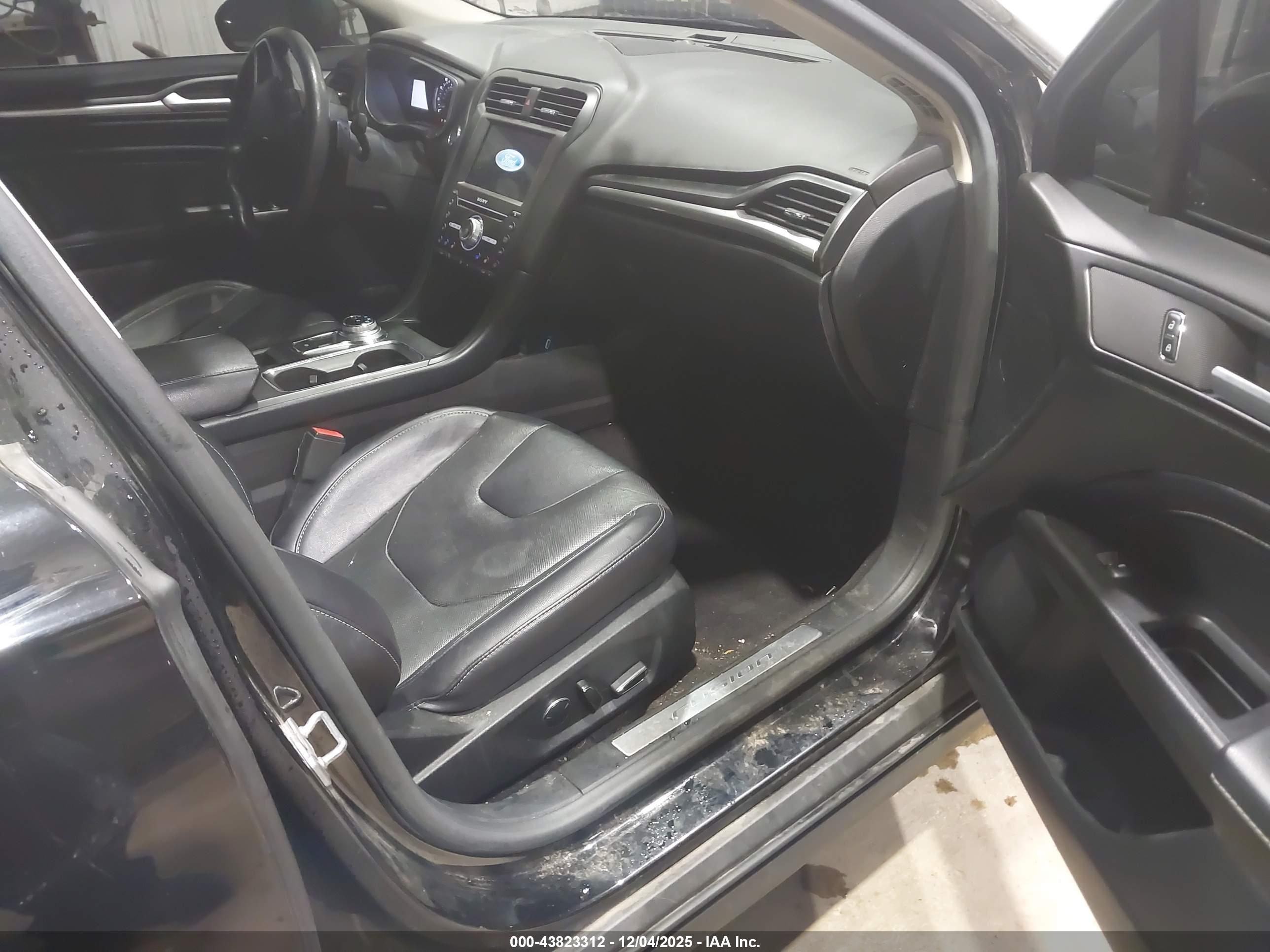FORD FUSION image 5