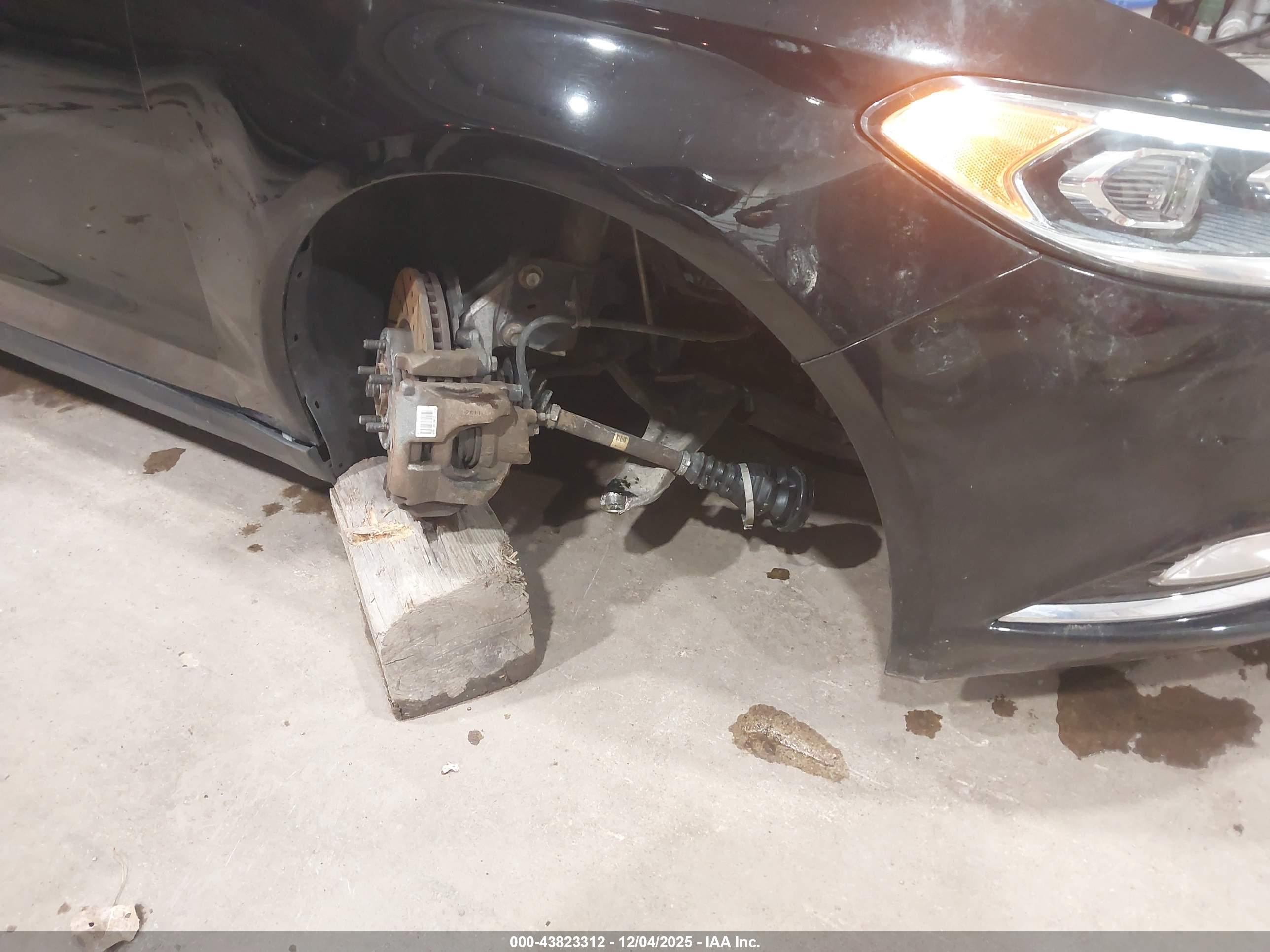 FORD FUSION image 6