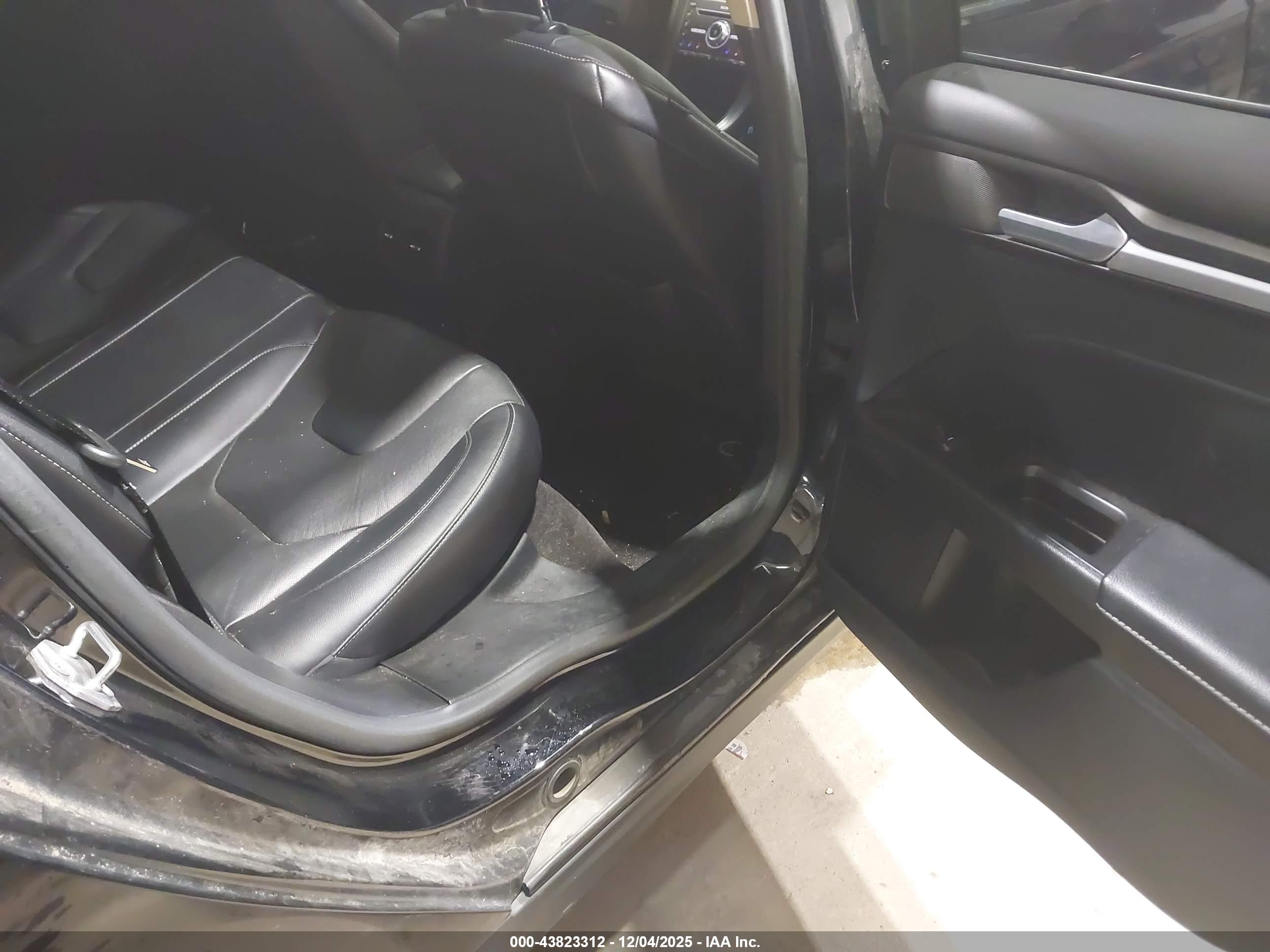 FORD FUSION image 8