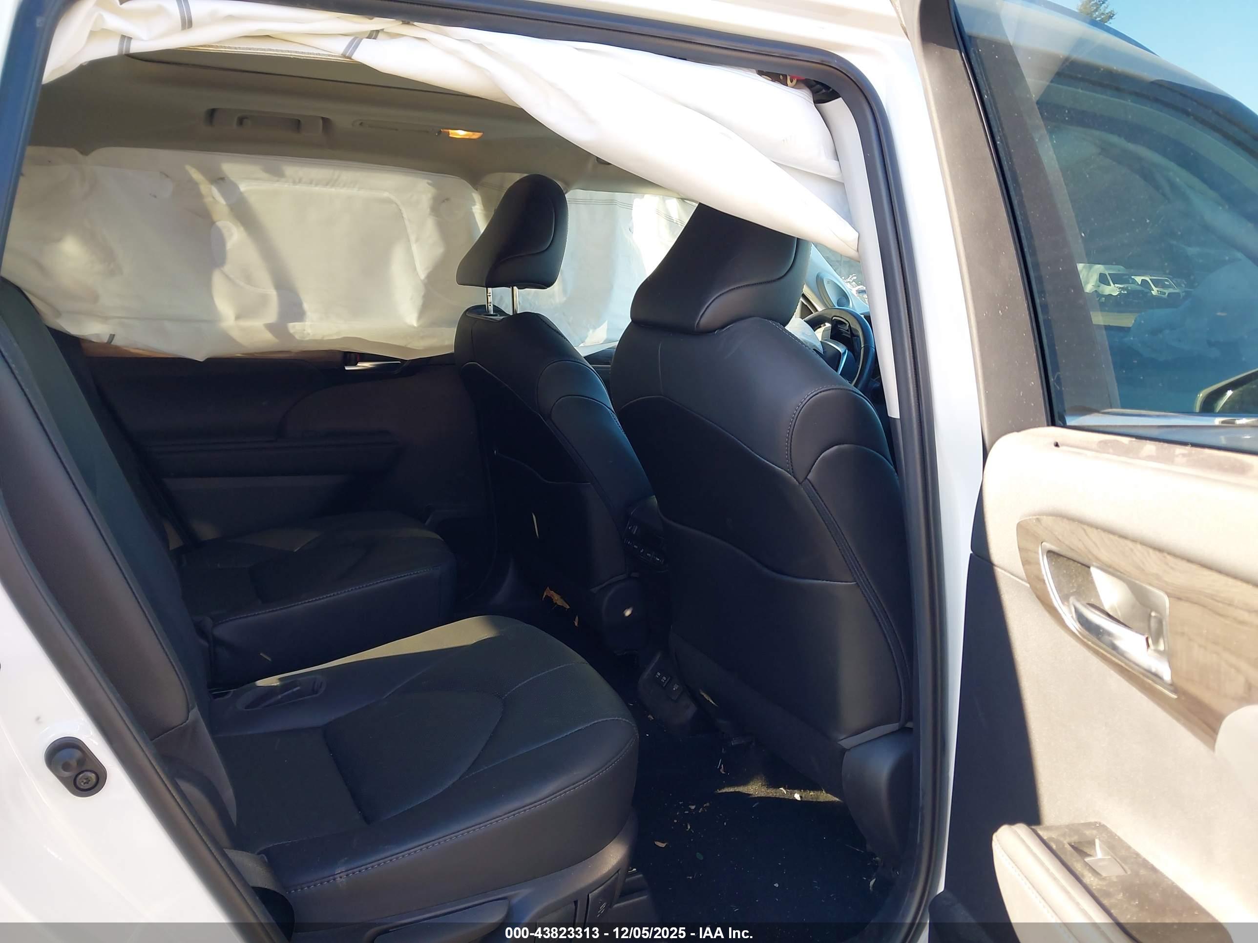 TOYOTA HIGHLANDER image 8