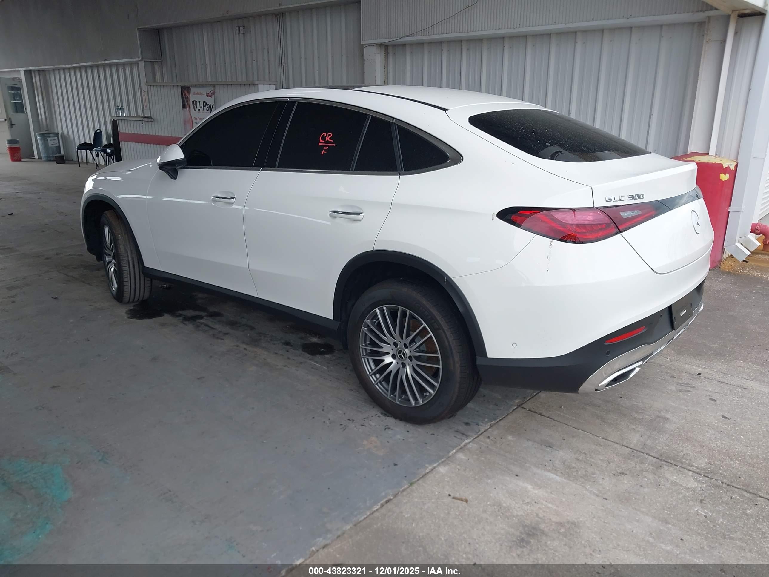 MERCEDES-BENZ GLC image 3