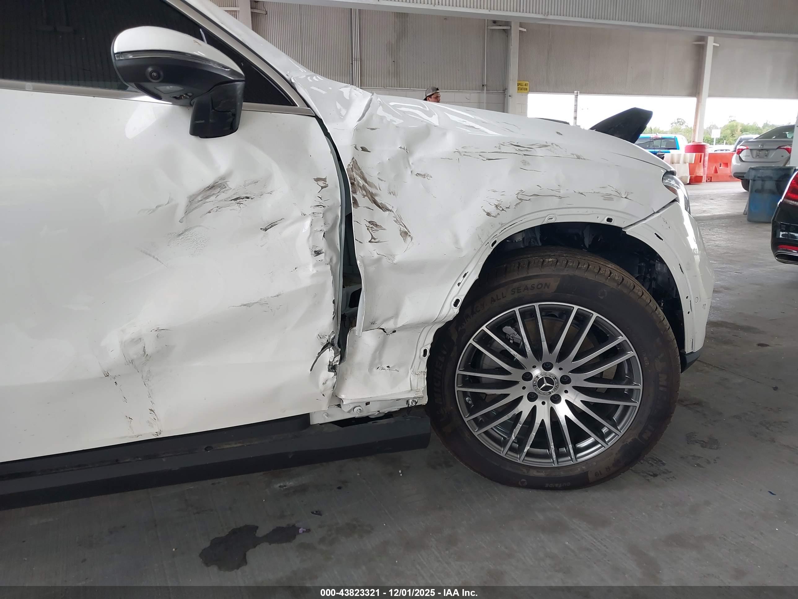 MERCEDES-BENZ GLC image 6