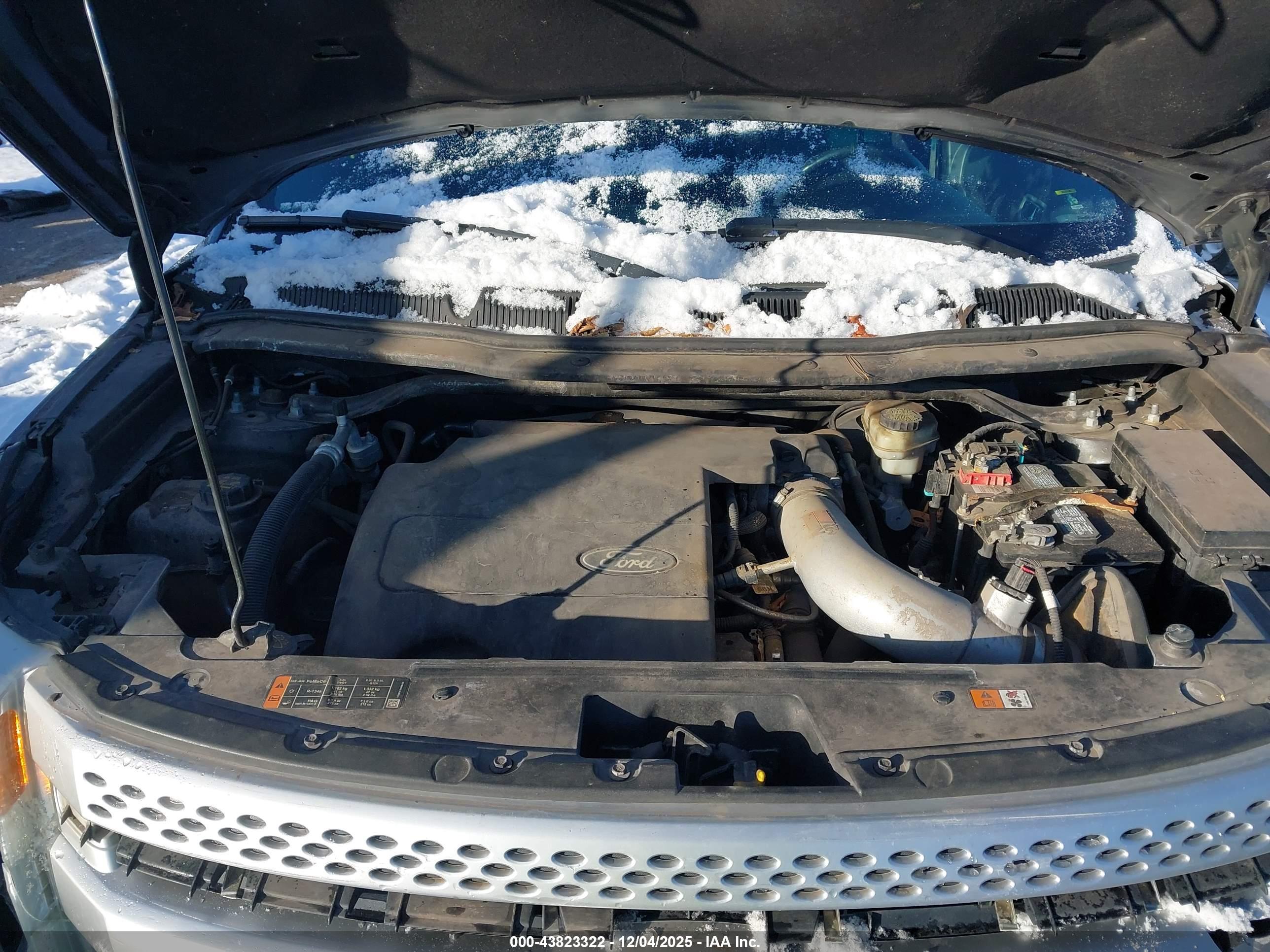 FORD EXPLORER image 10