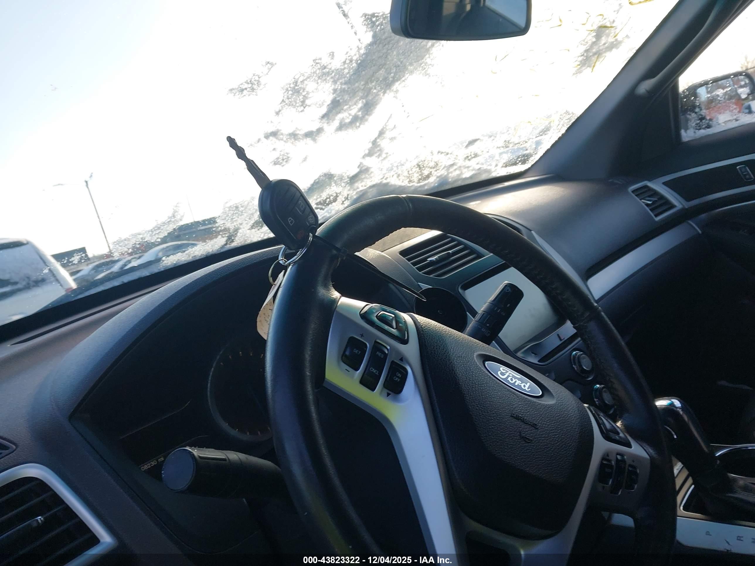 FORD EXPLORER image 11