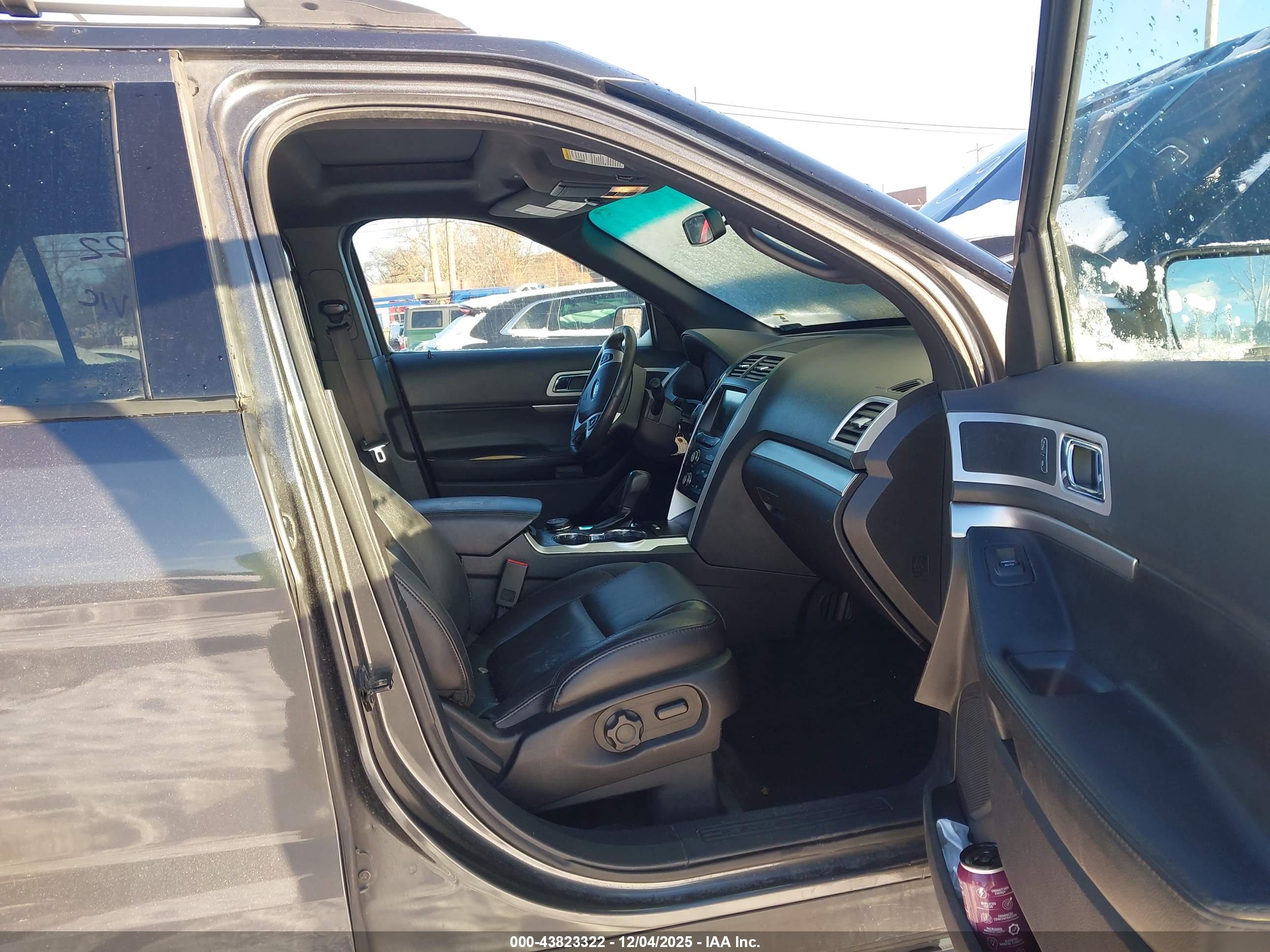 FORD EXPLORER image 5