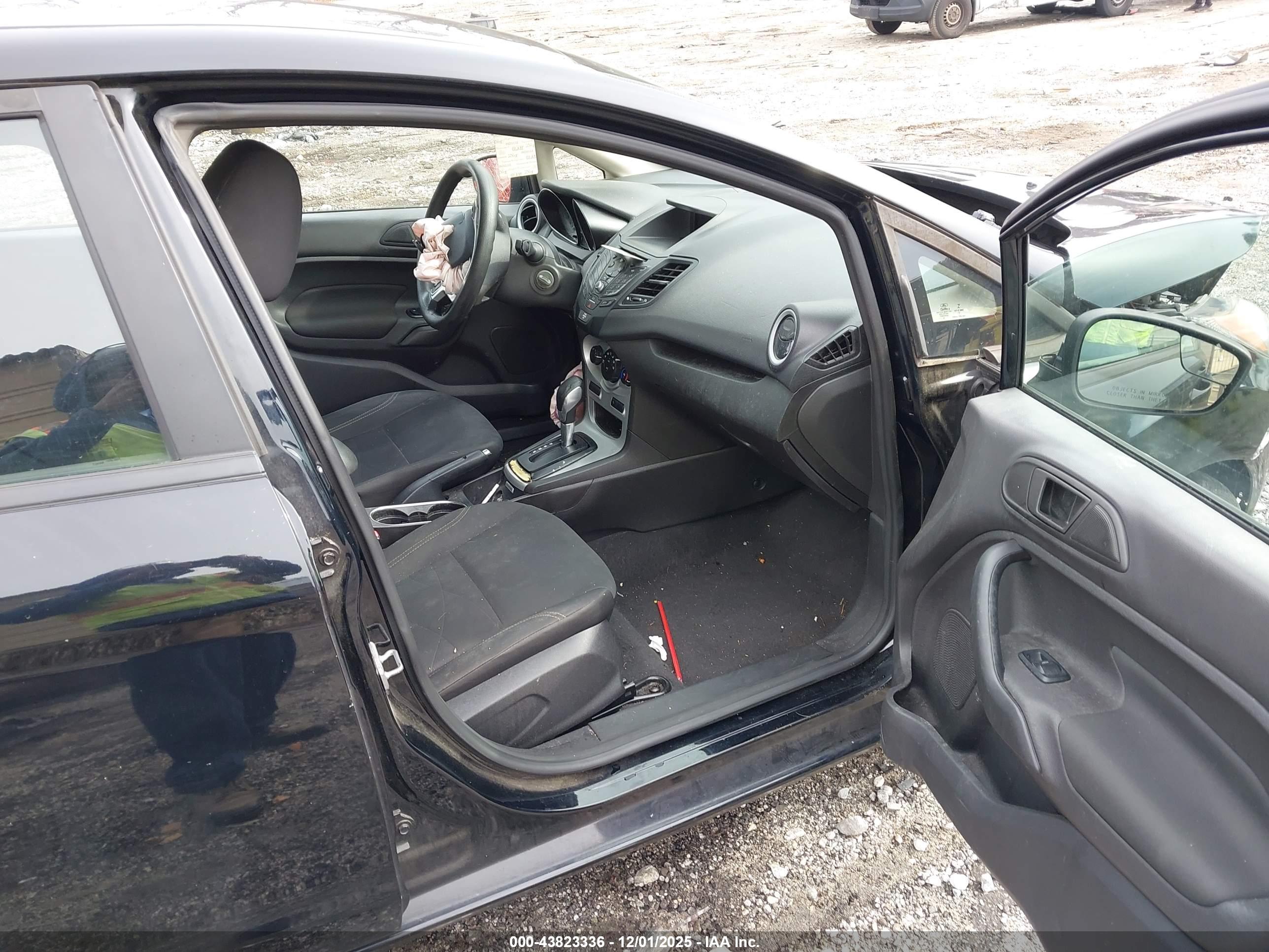 FORD FIESTA image 5