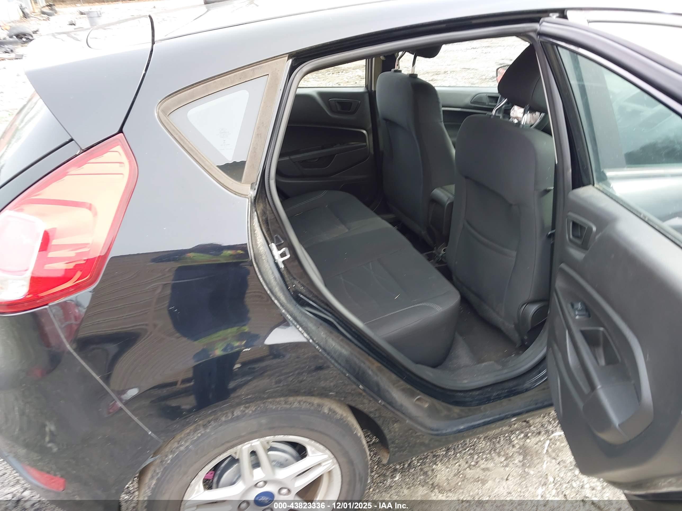 FORD FIESTA image 8