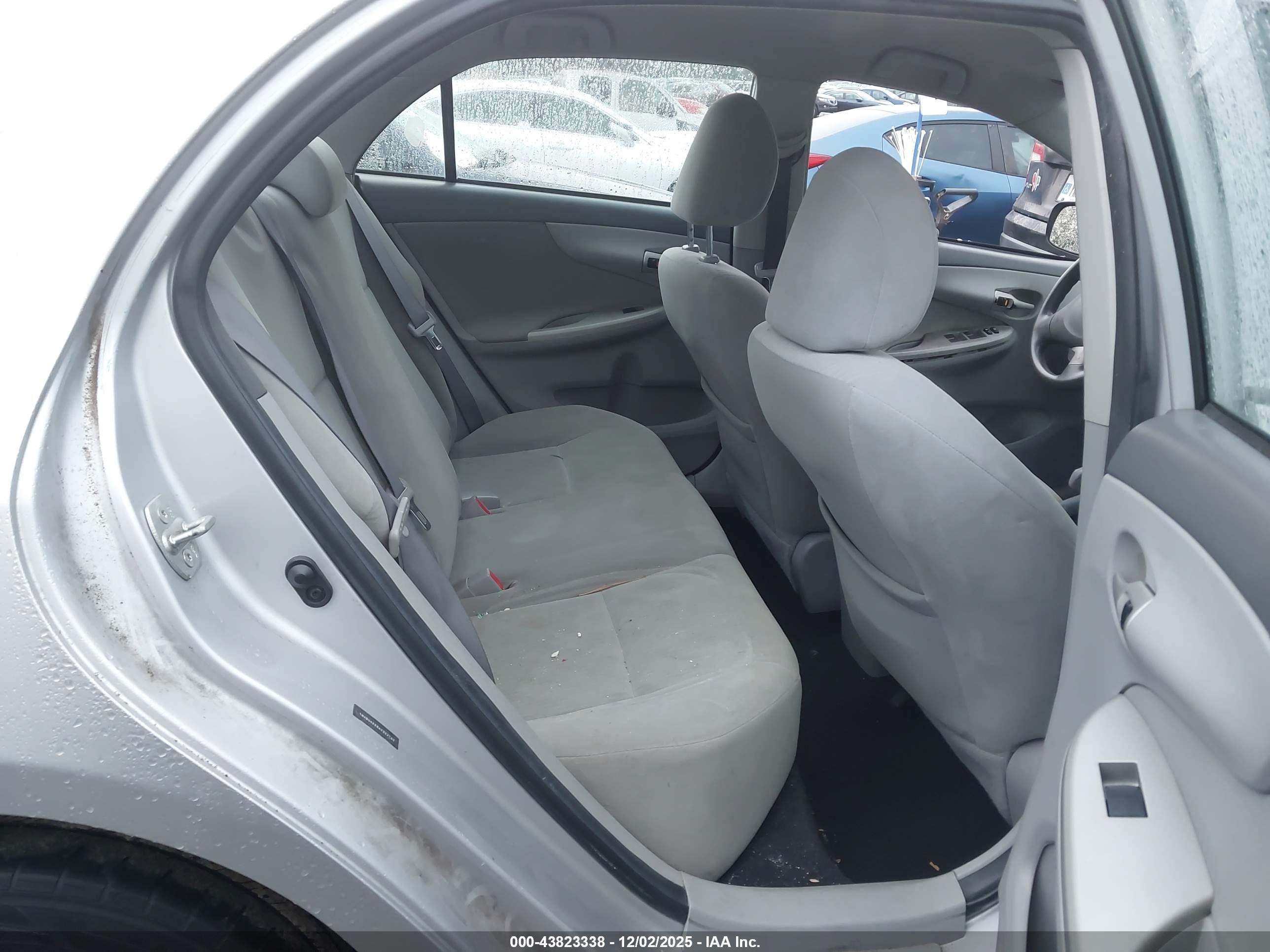TOYOTA COROLLA image 8