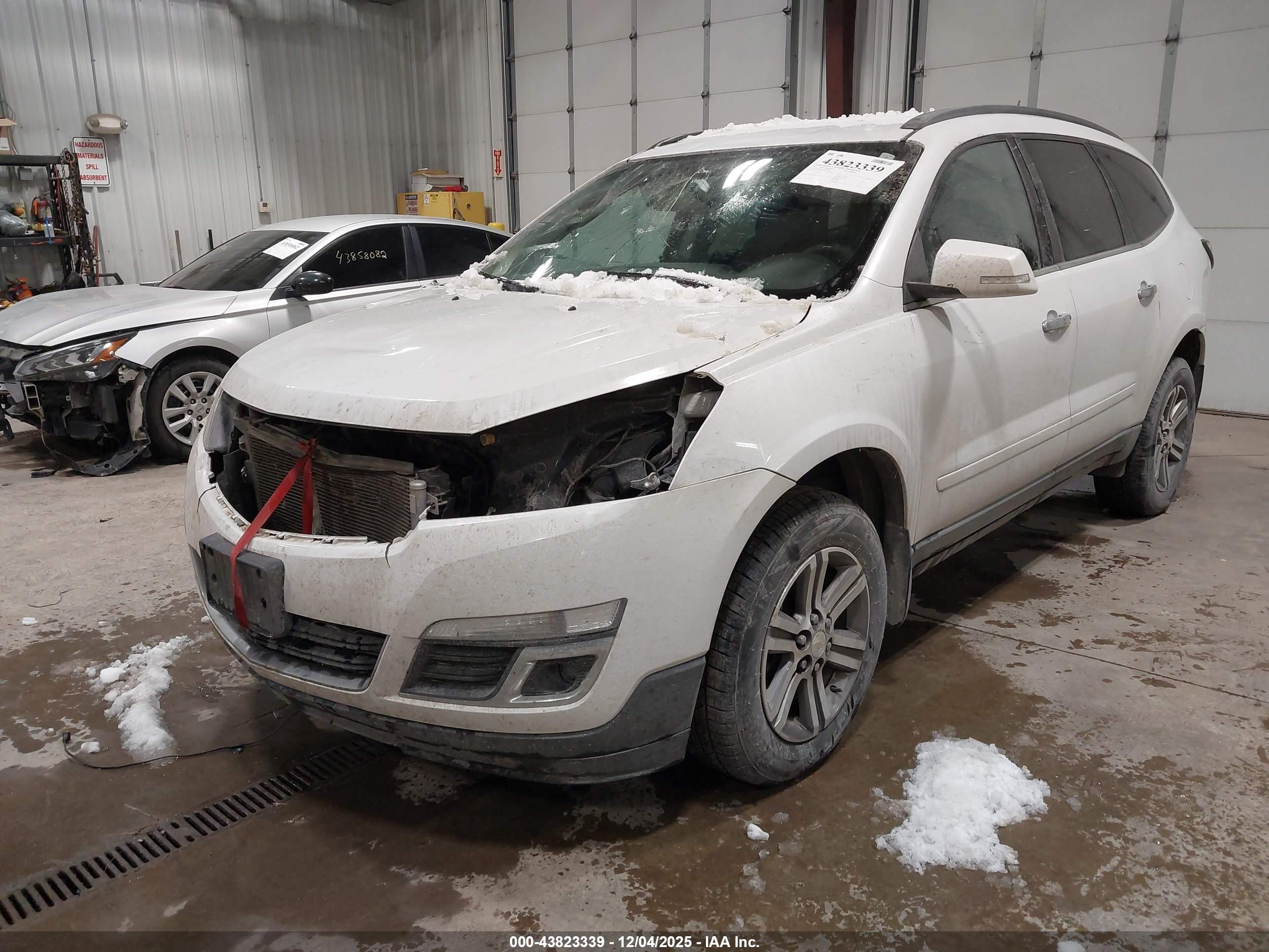 CHEVROLET TRAVERSE image 2