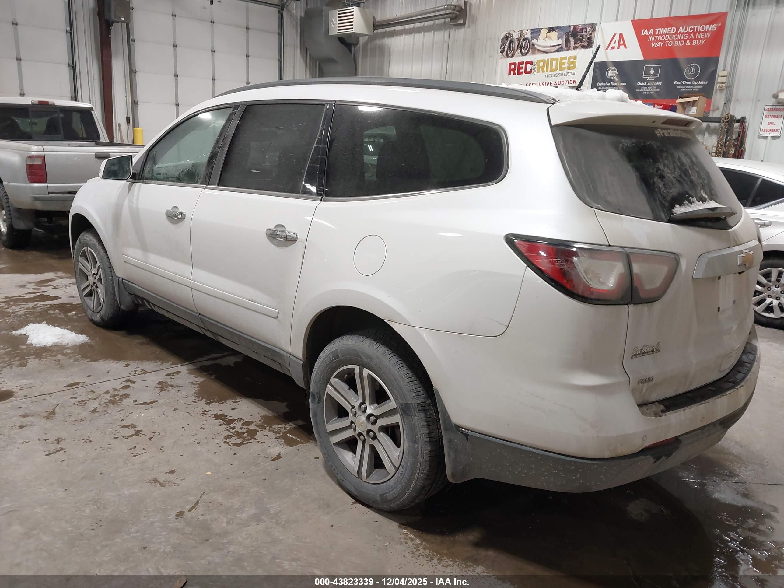 CHEVROLET TRAVERSE image 3