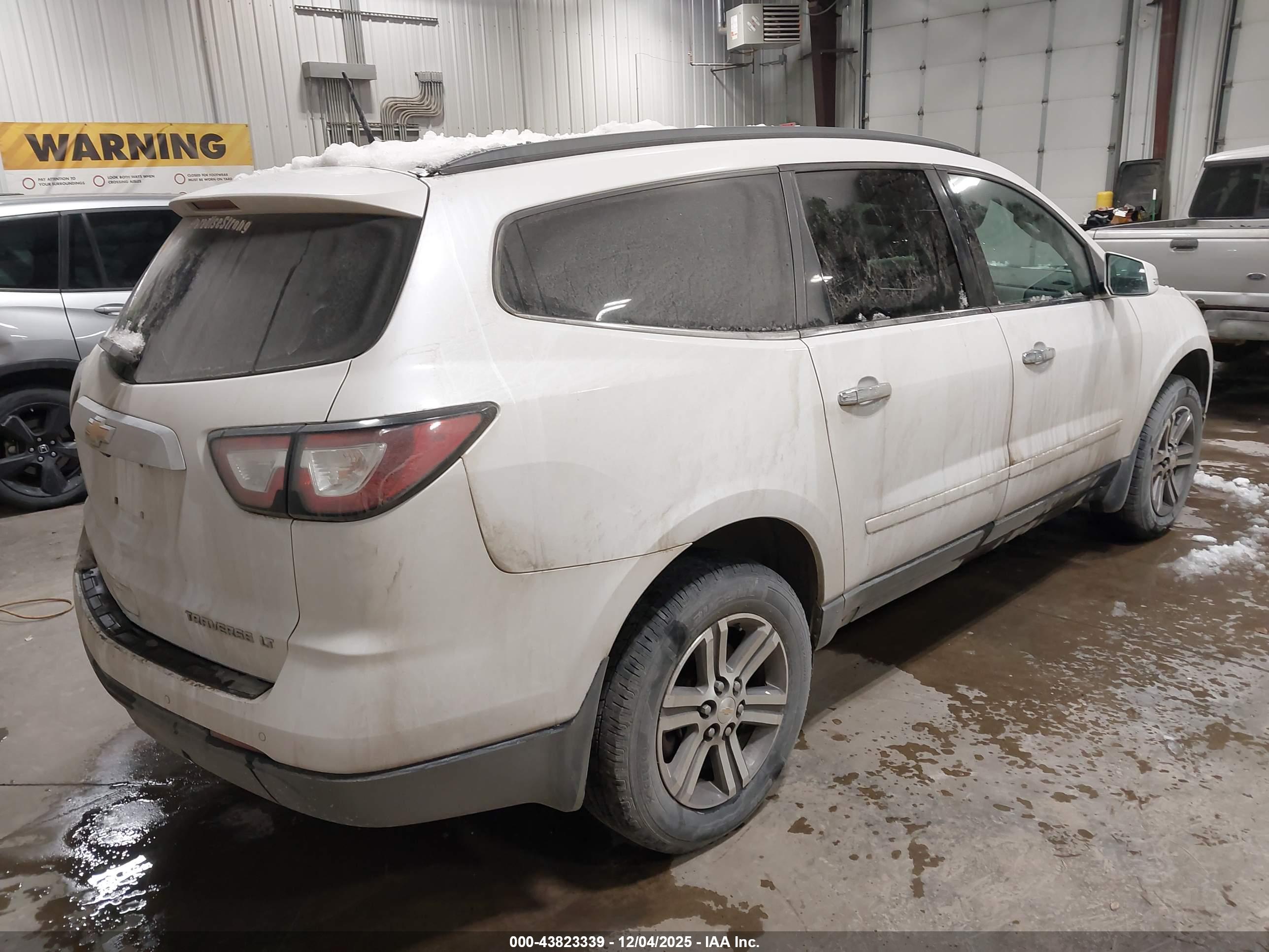 CHEVROLET TRAVERSE image 4