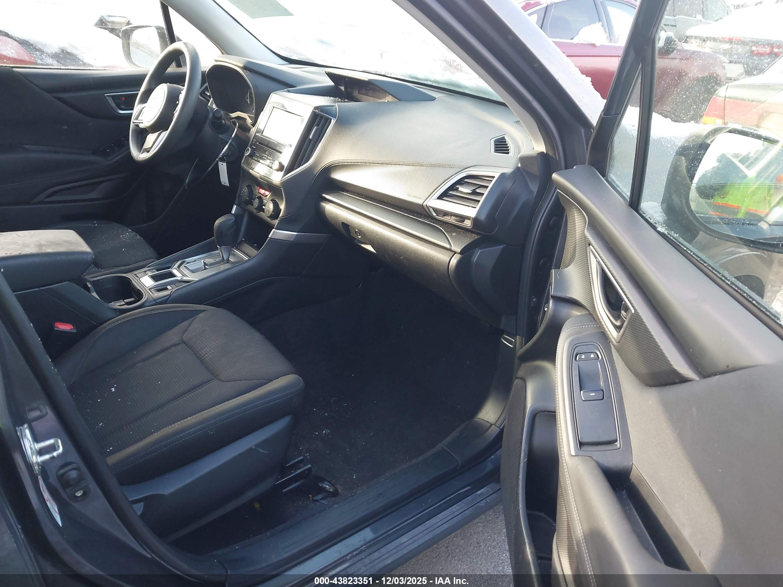 SUBARU FORESTER image 5