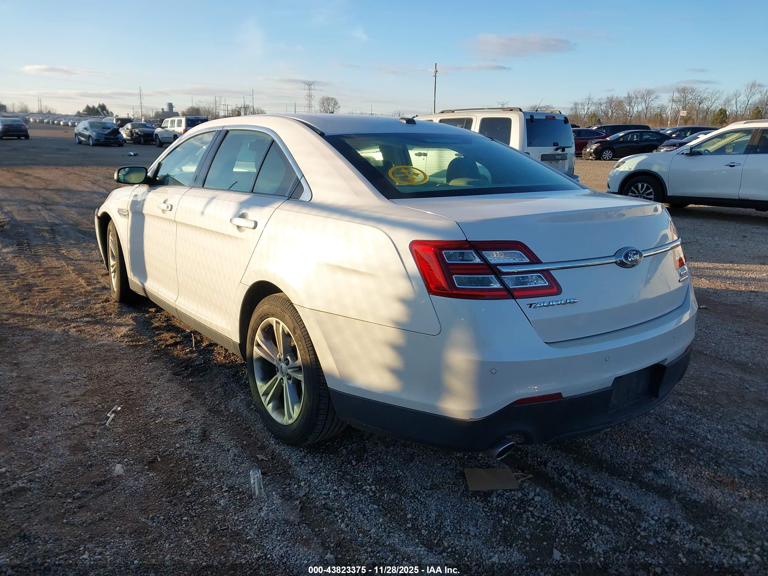 FORD TAURUS image 3