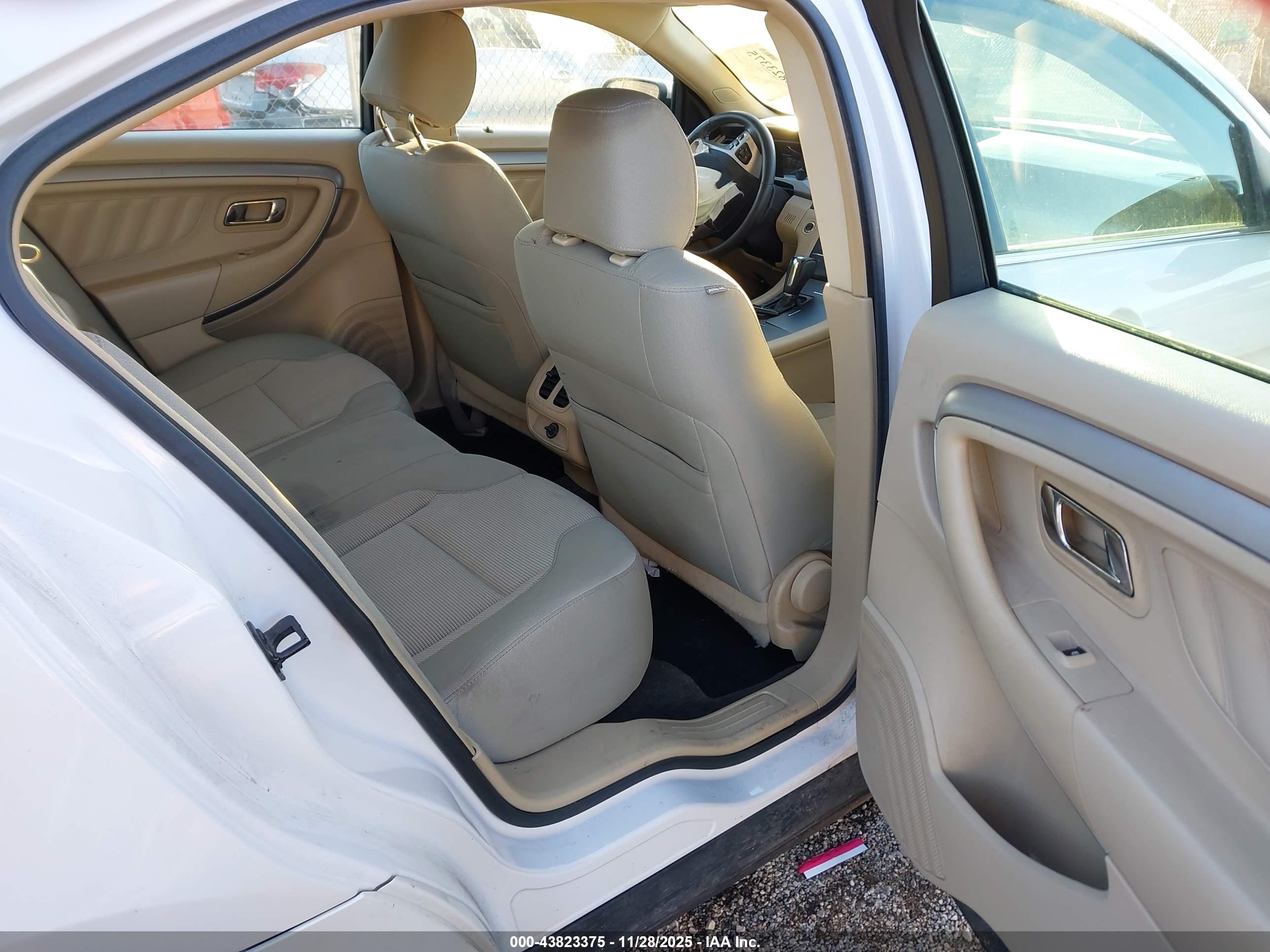 FORD TAURUS image 8