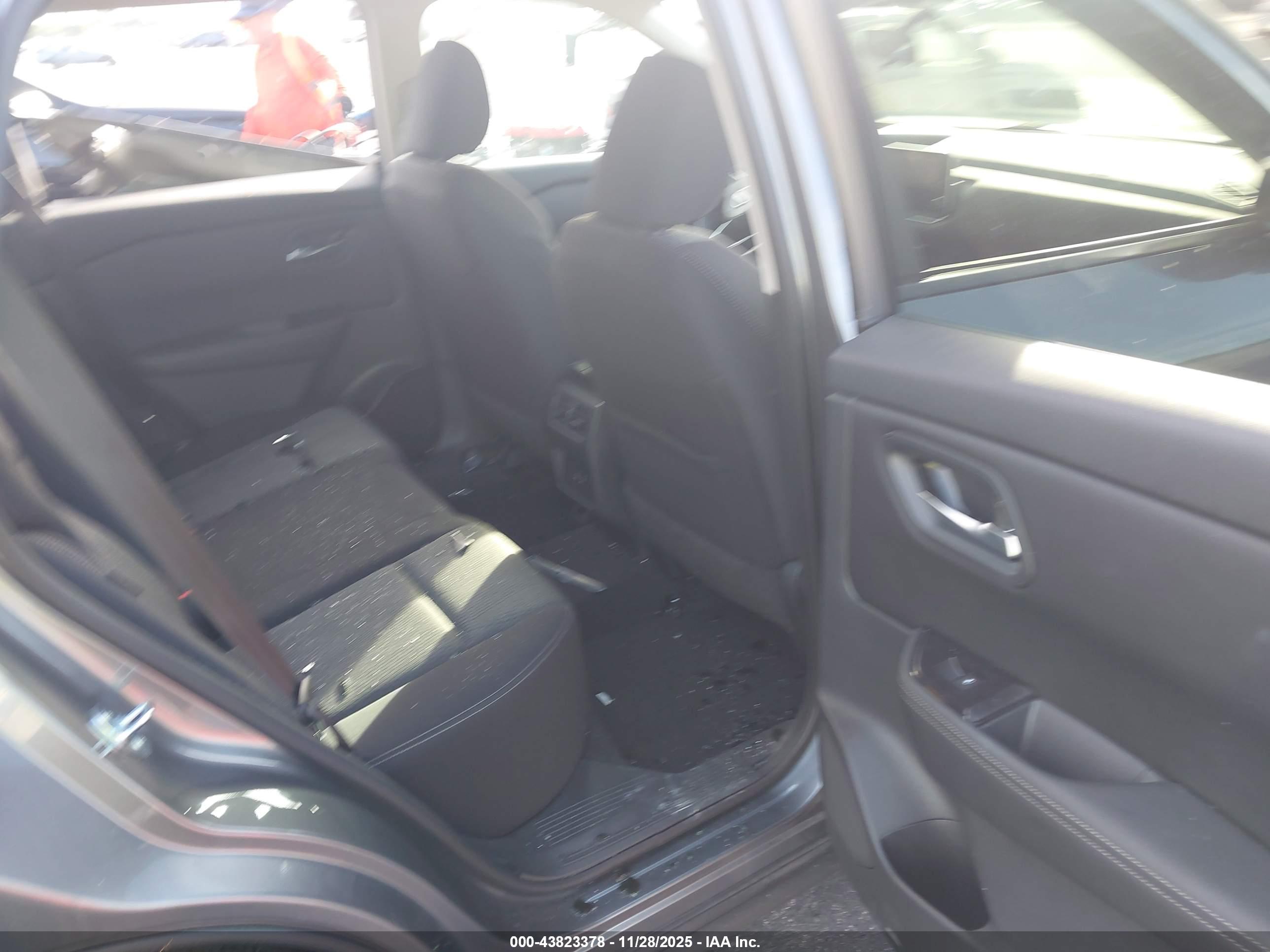 NISSAN ROGUE image 8