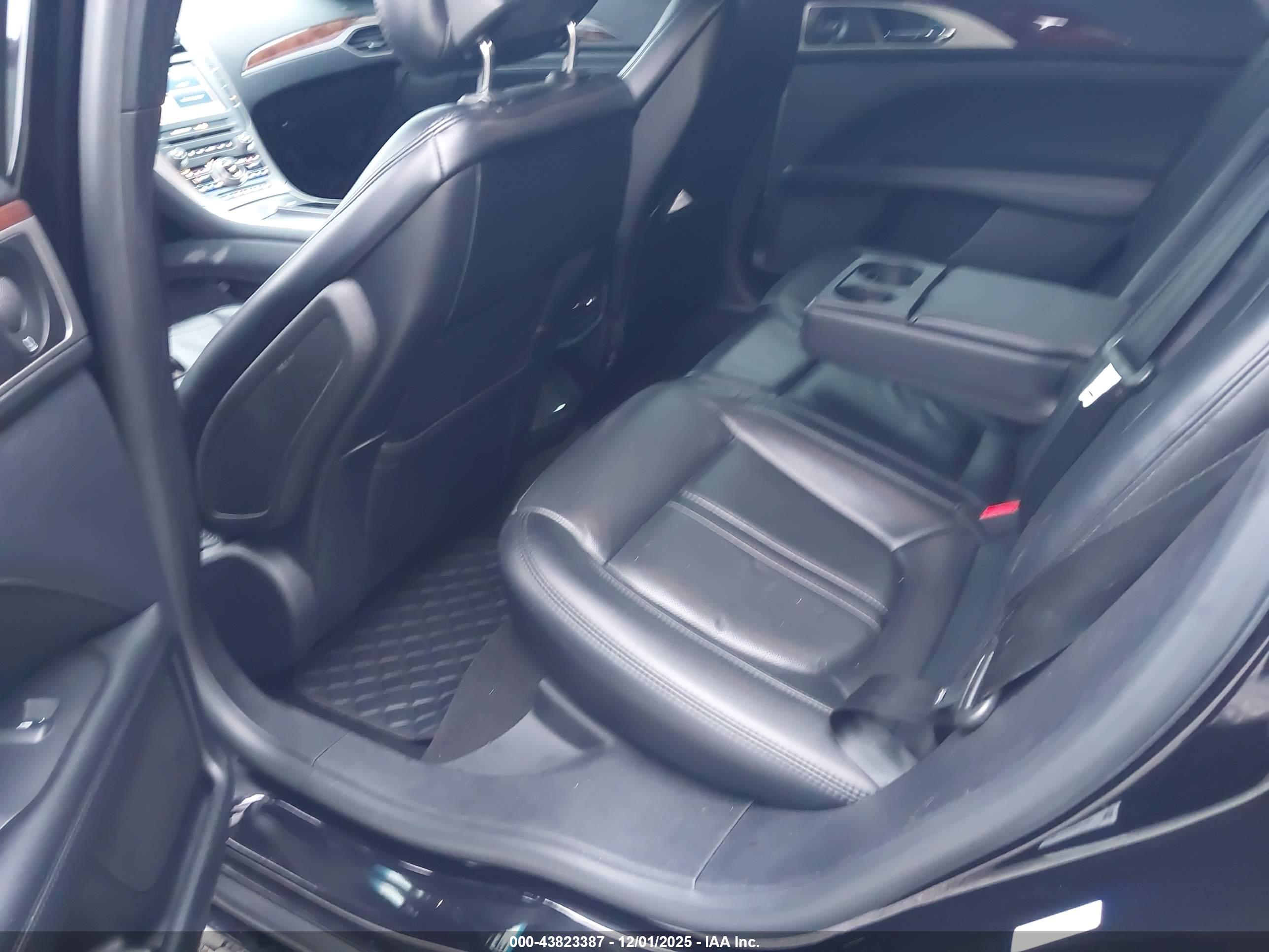 LINCOLN MKZ image 8