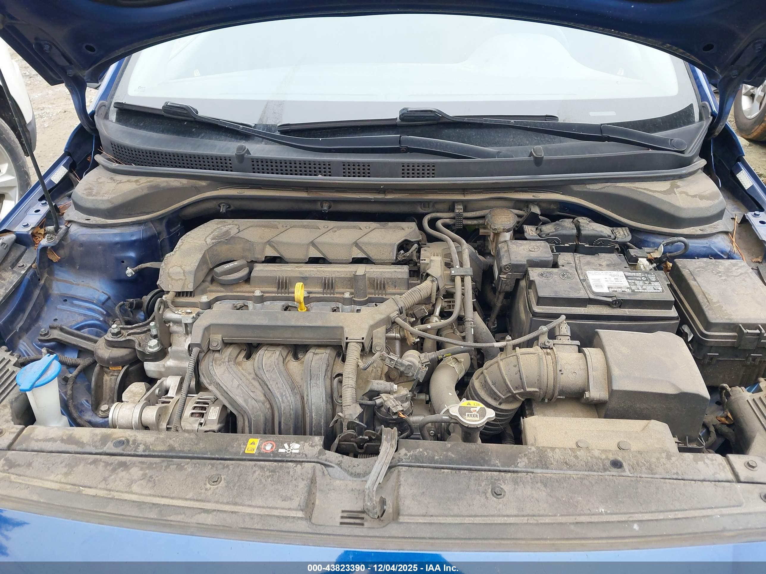 HYUNDAI ACCENT image 10