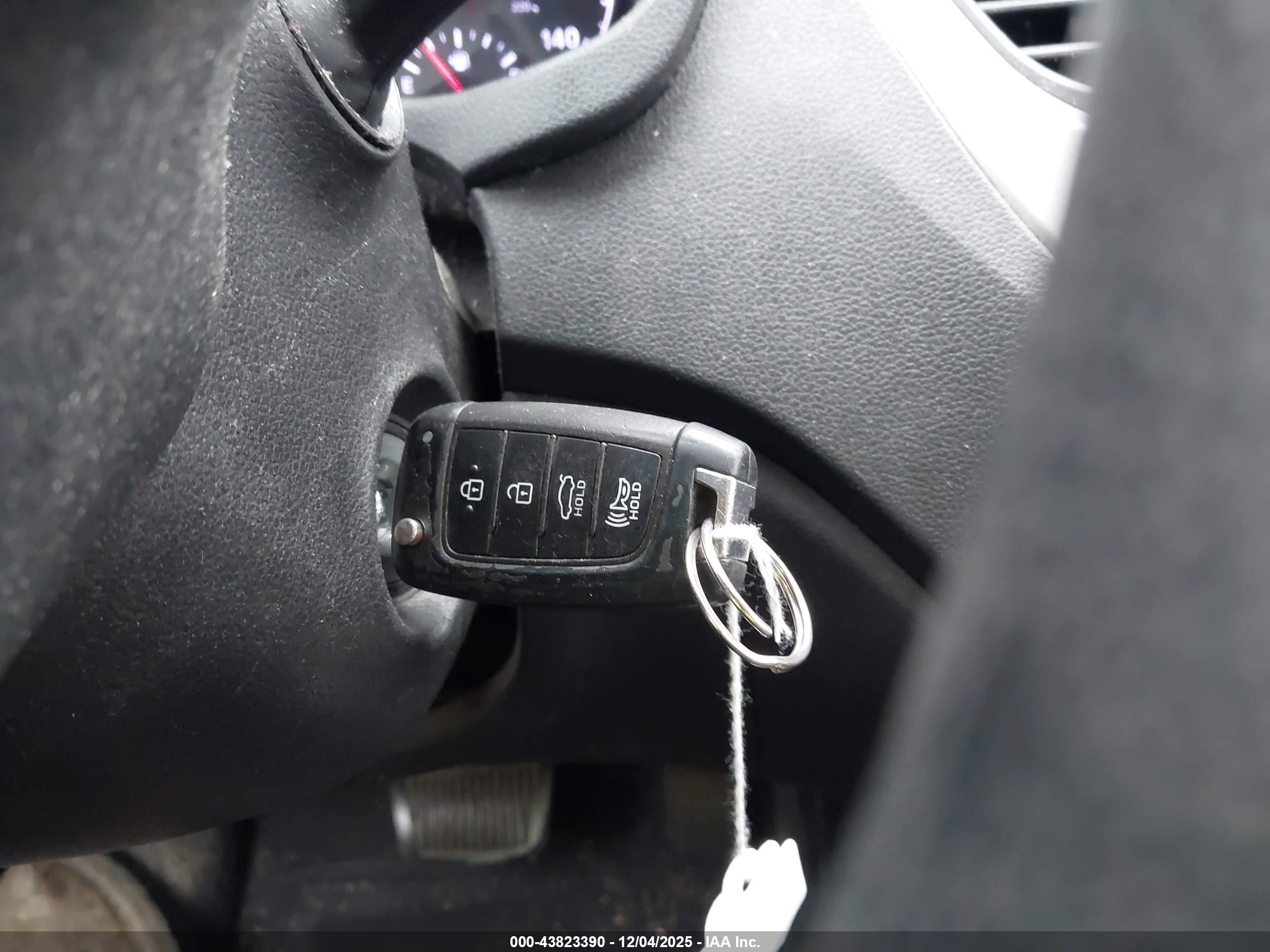 HYUNDAI ACCENT image 11