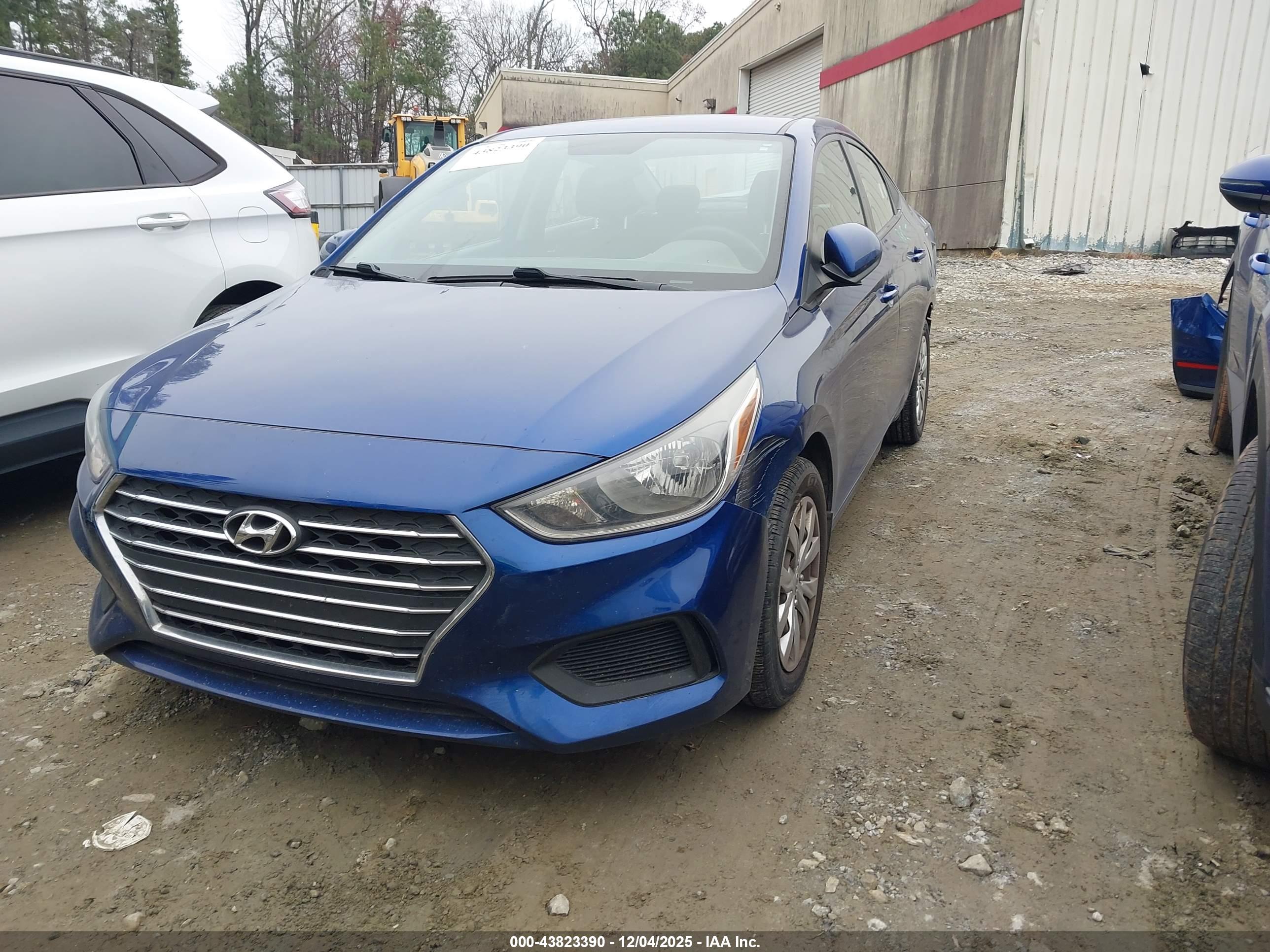 HYUNDAI ACCENT image 2