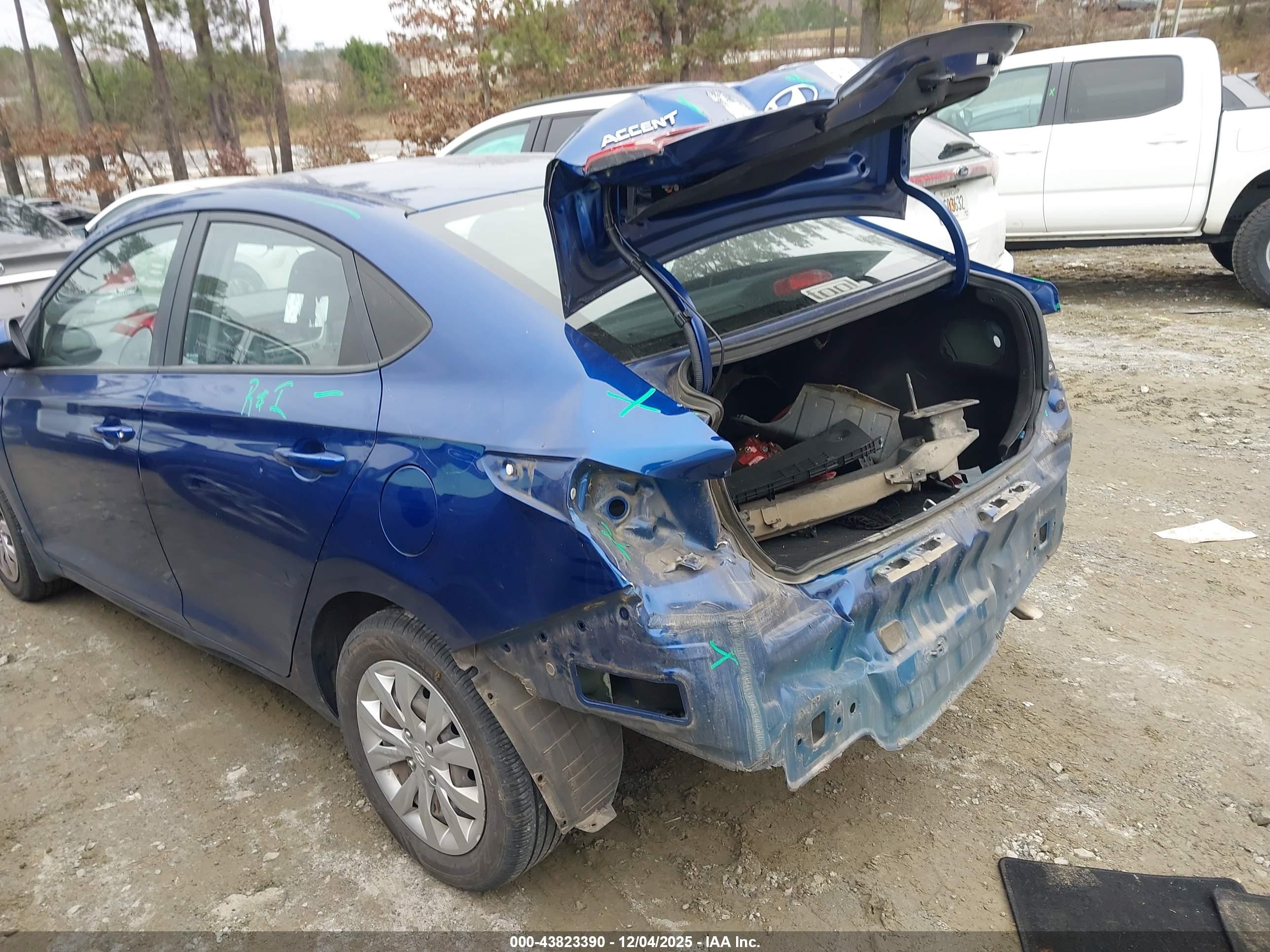 HYUNDAI ACCENT image 6
