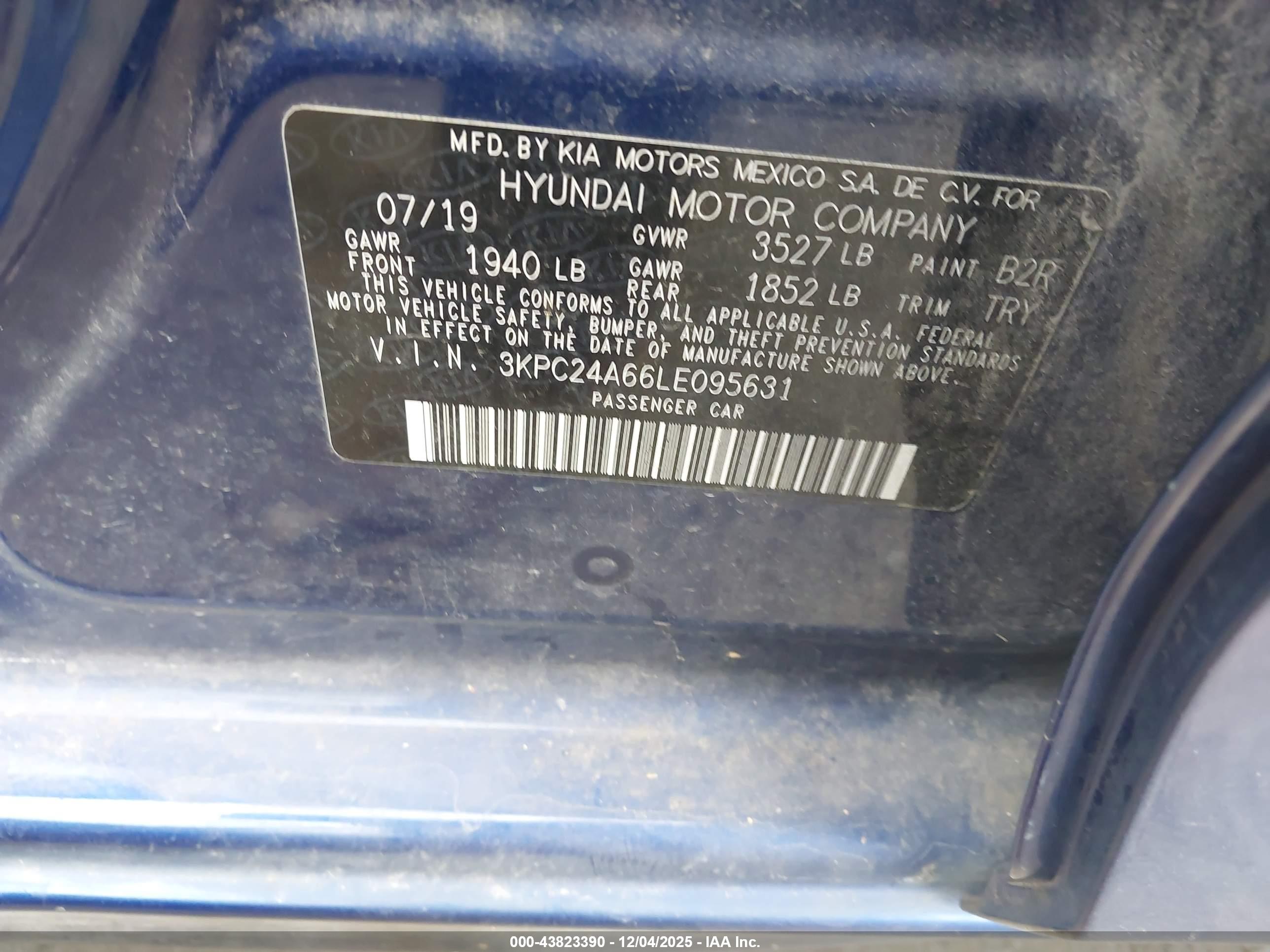 HYUNDAI ACCENT image 9
