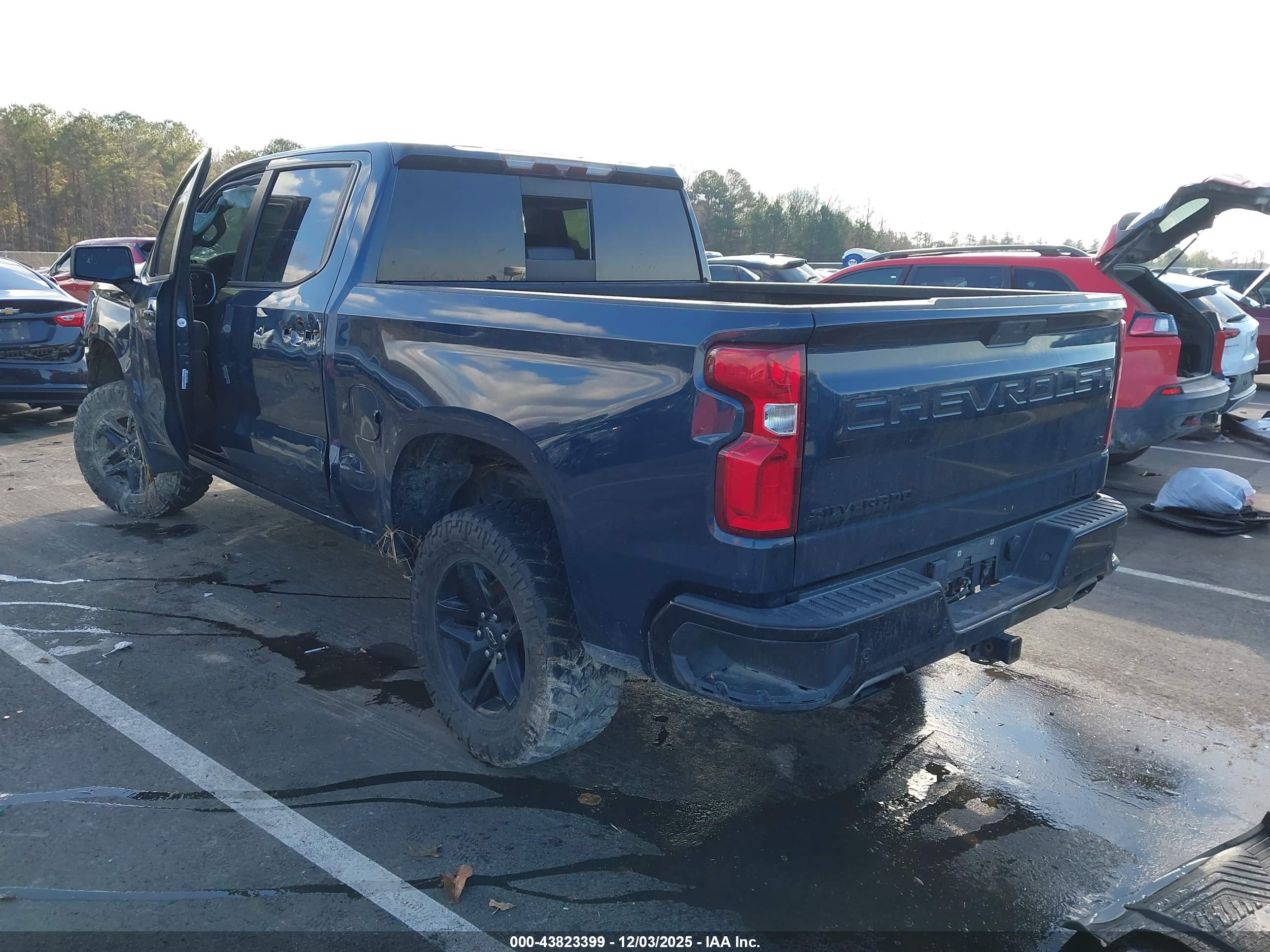 CHEVROLET SILVERADO image 3