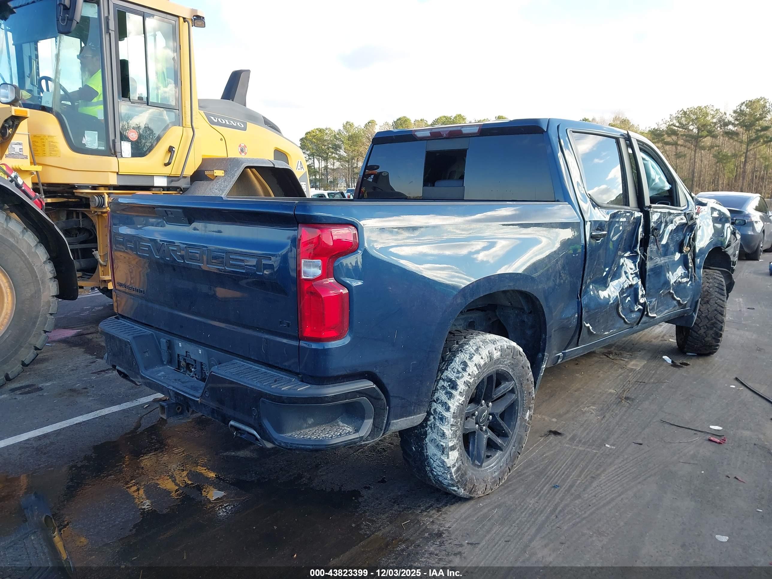 CHEVROLET SILVERADO image 4