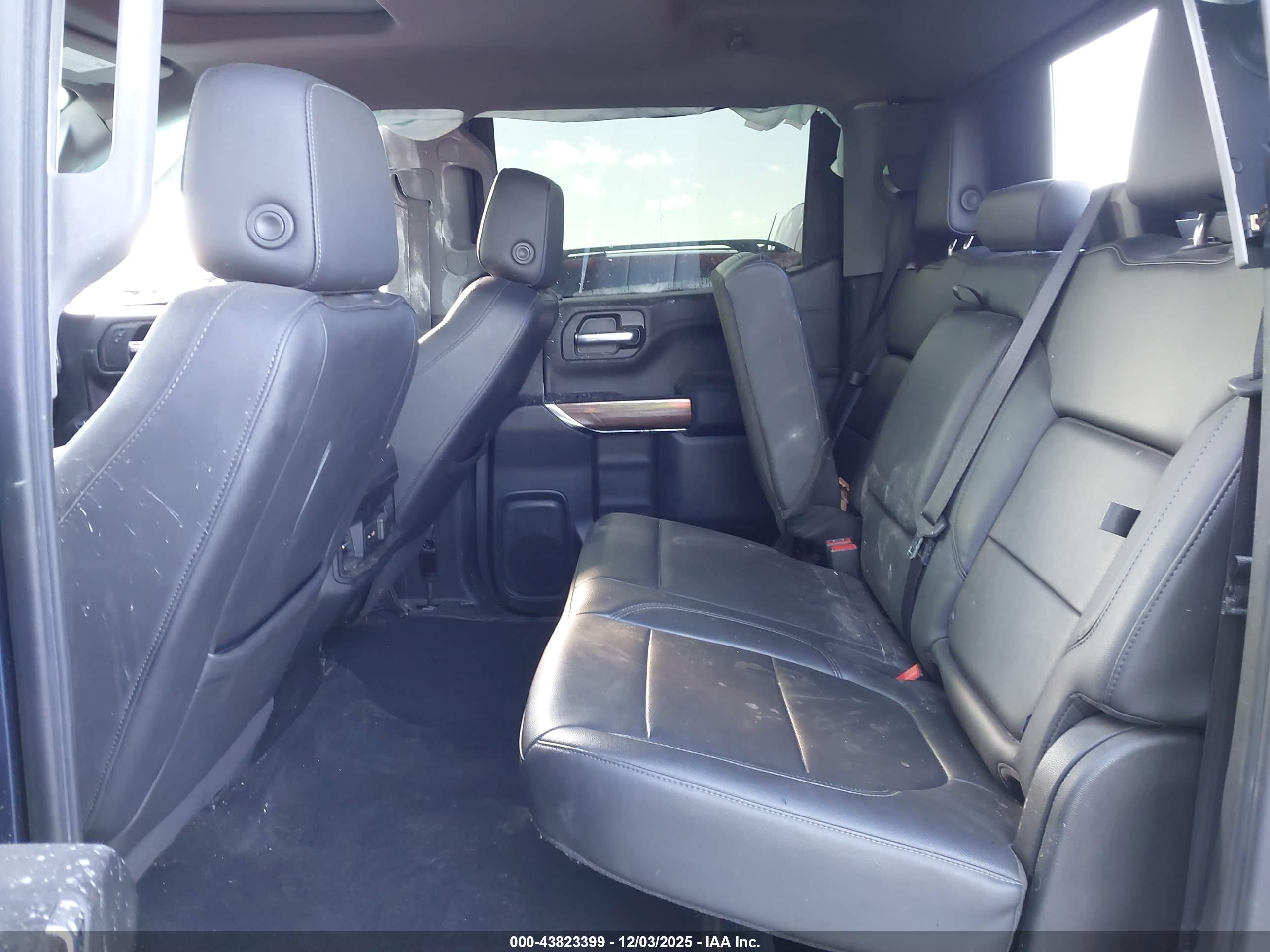 CHEVROLET SILVERADO image 8